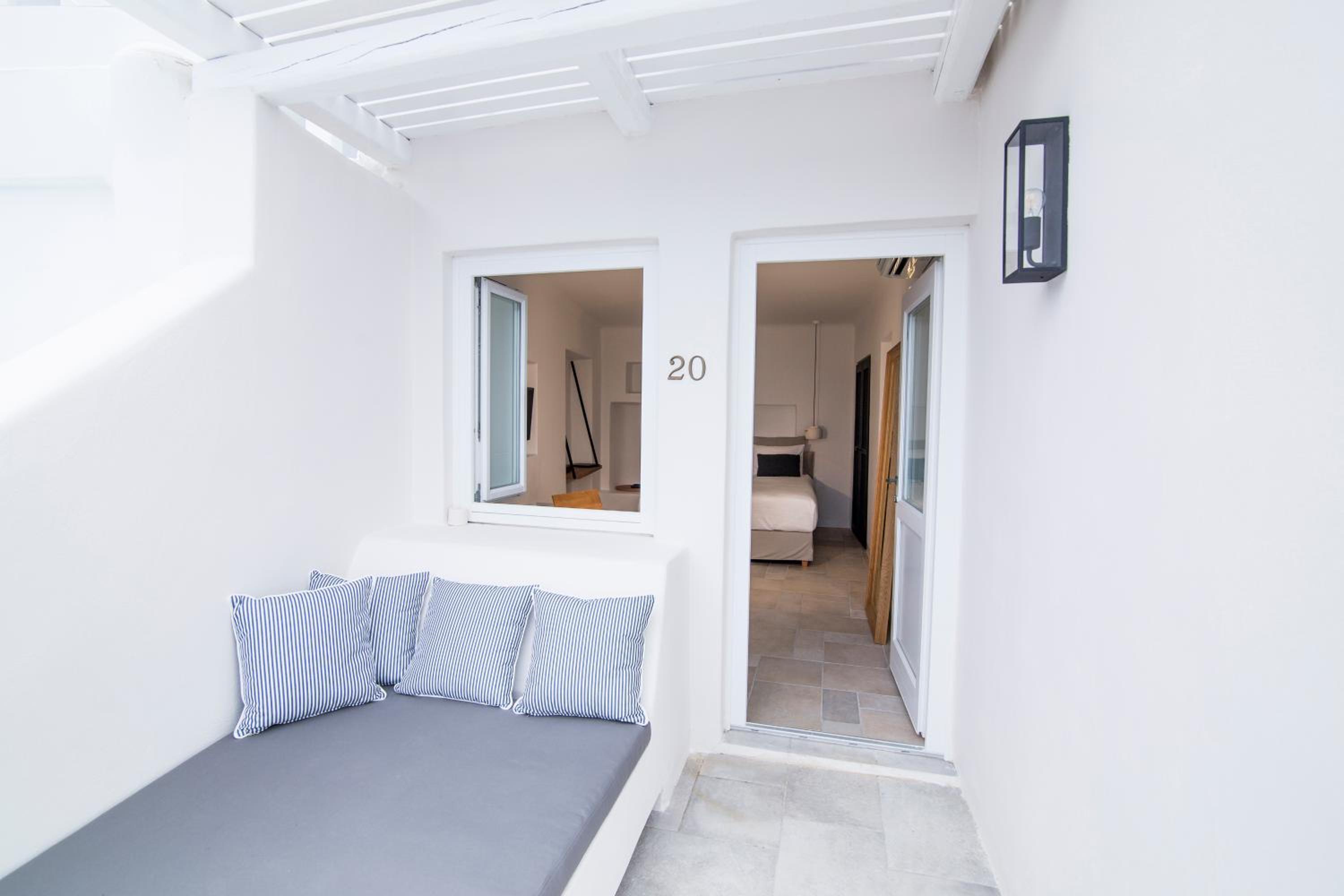 Junior Suite with Caldera View - Photo 9