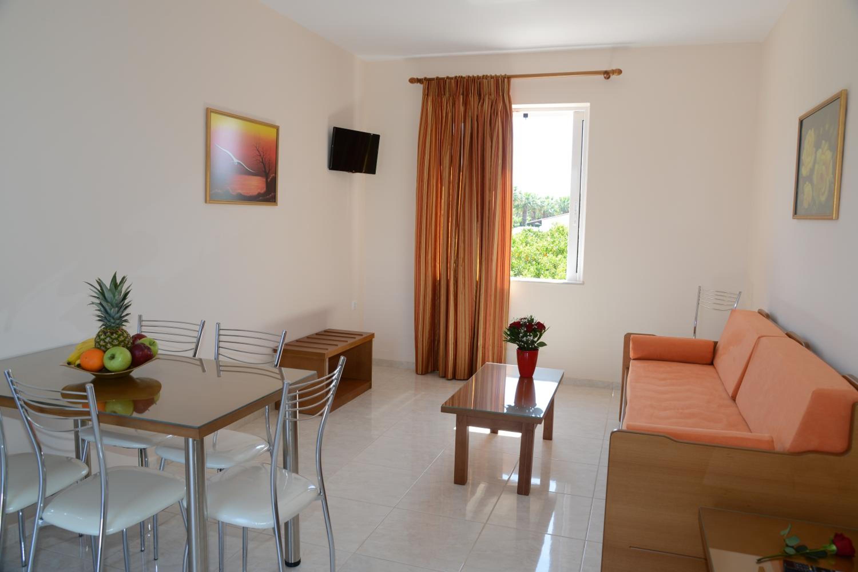 Large One-Bedroom Apartment (4 Guests) photo 3