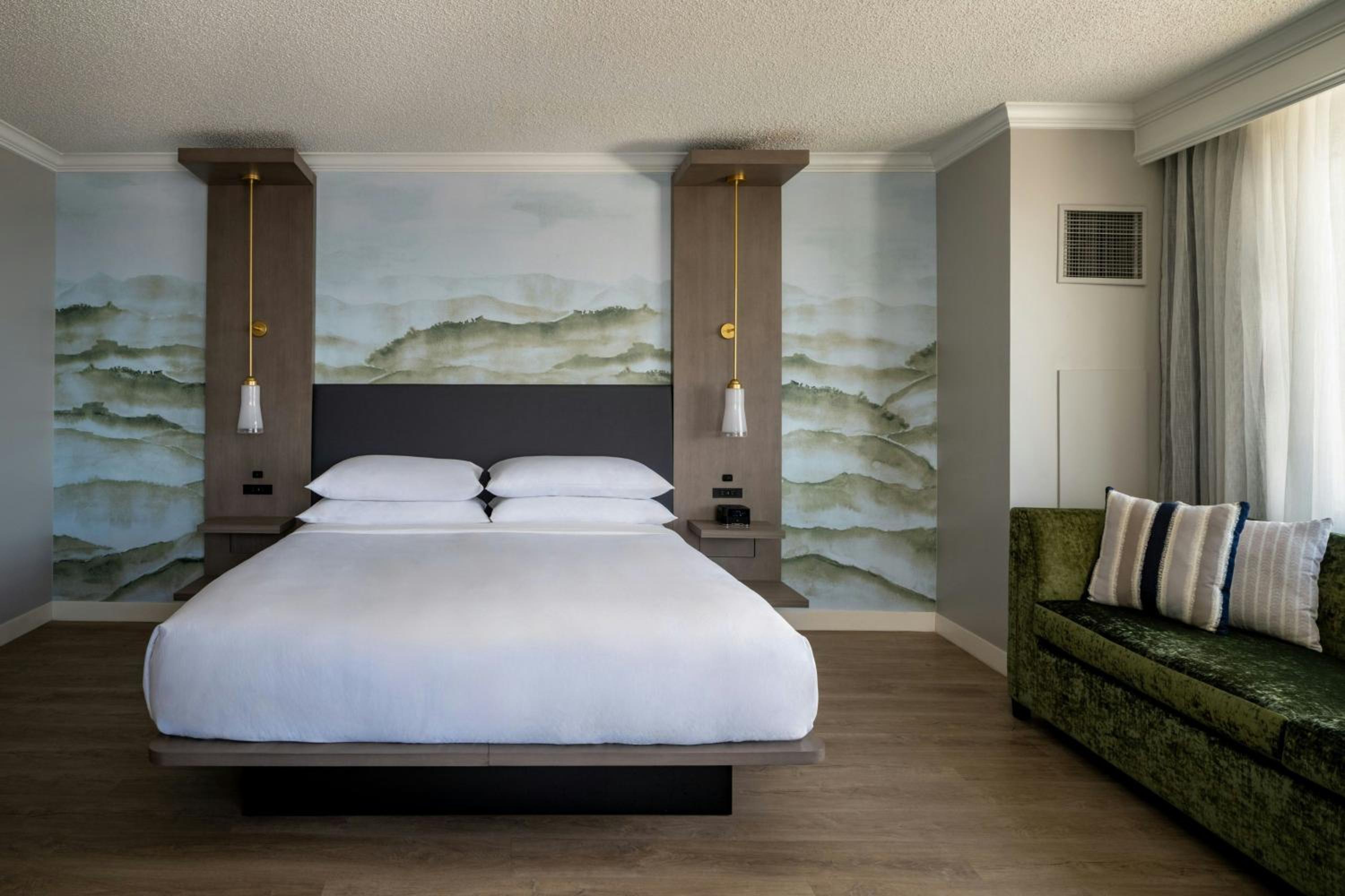Superior Corner King Room - Photo 7