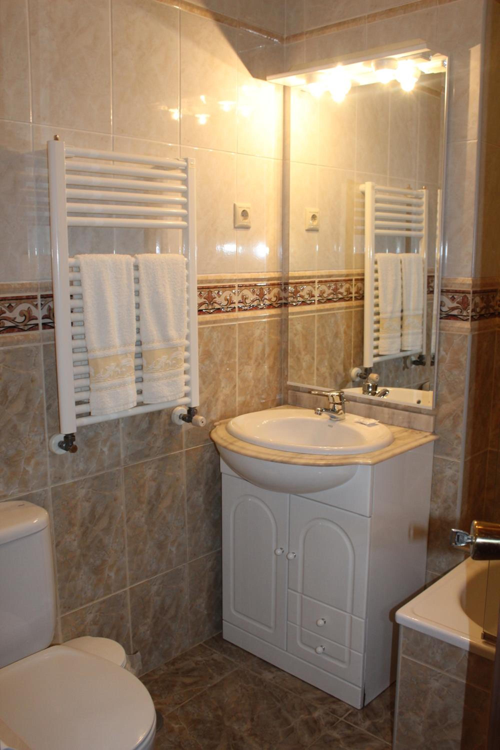 Standard Double Room - Photo 7
