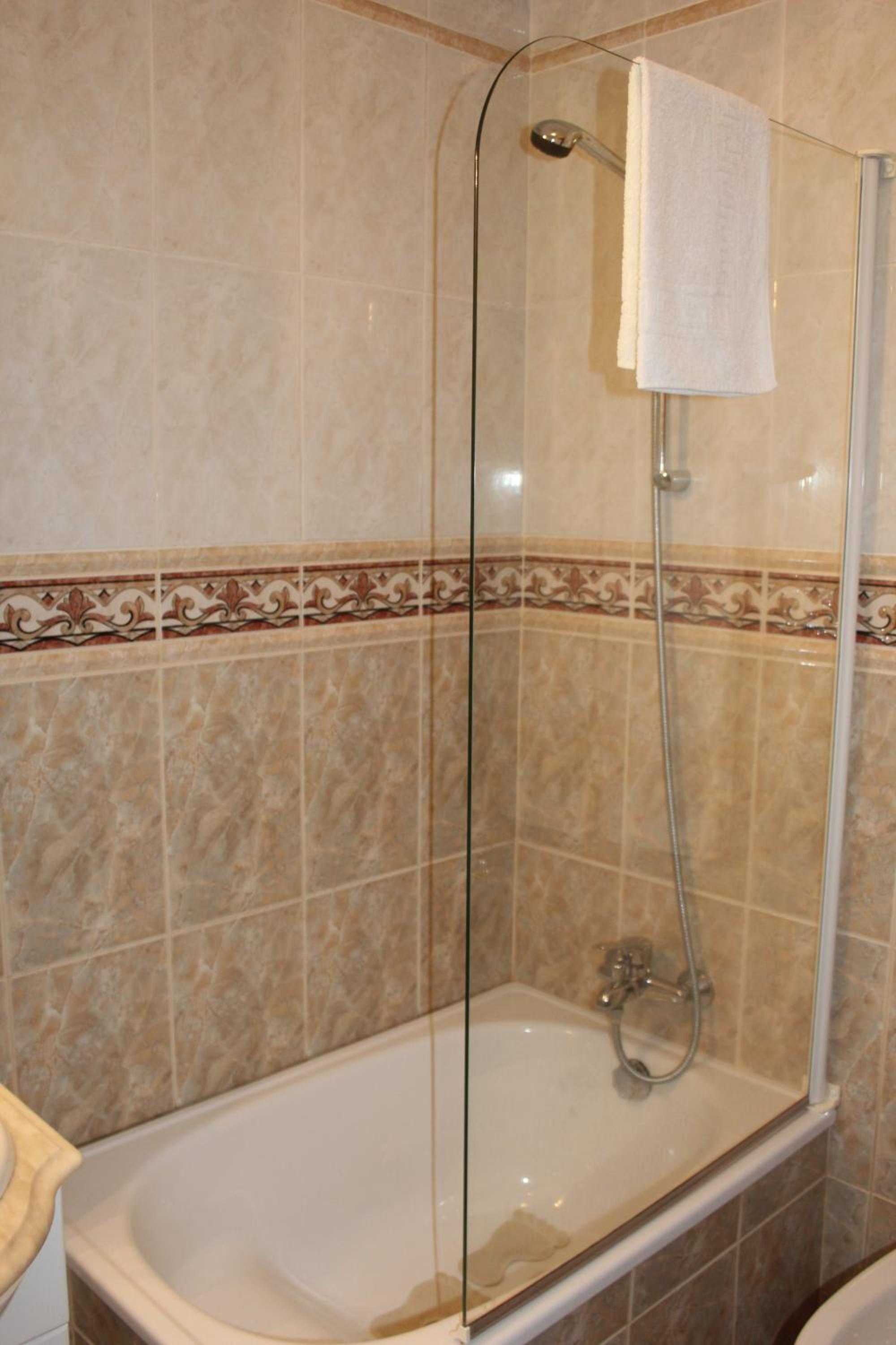Standard Double Room - Photo 9