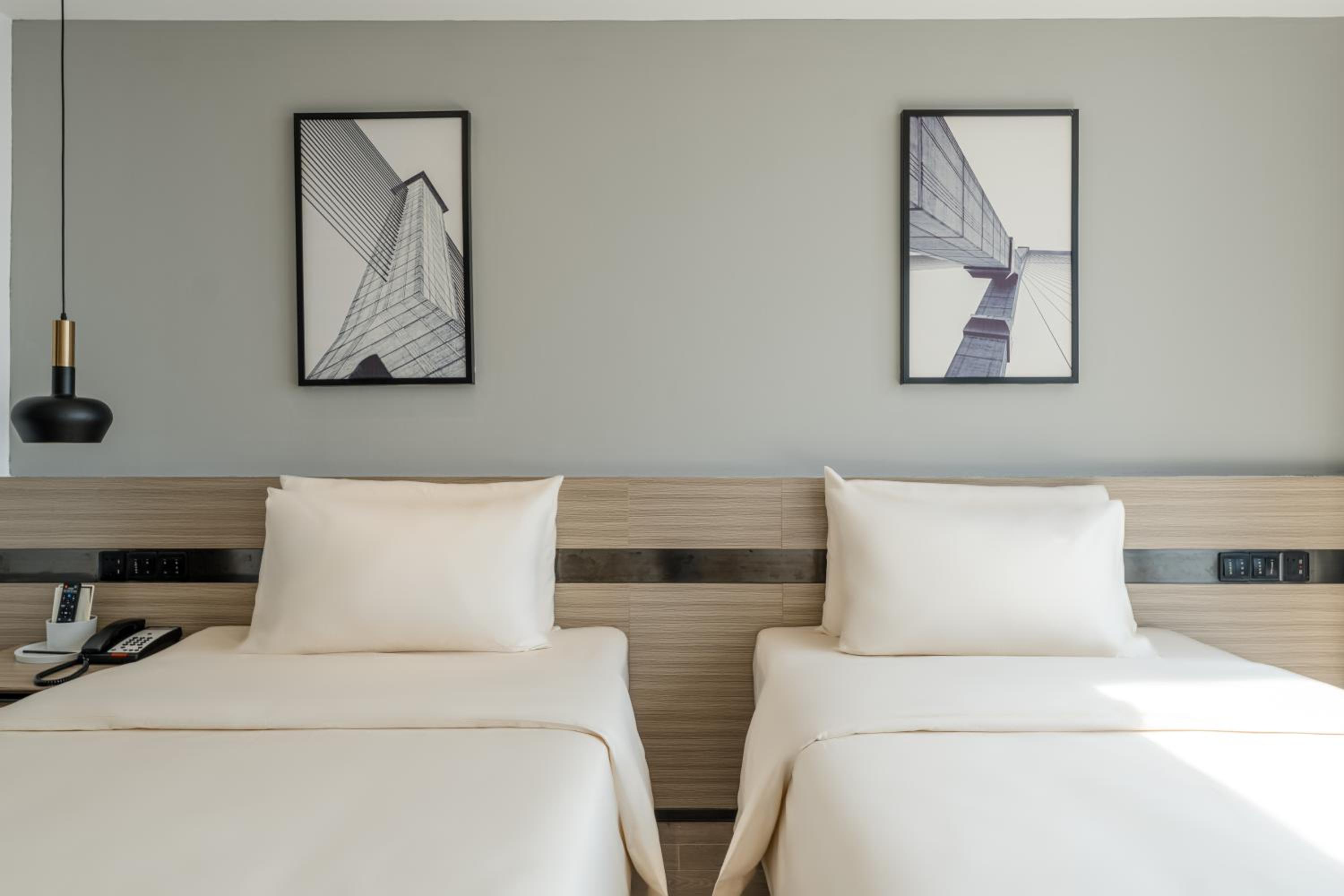 Jimu Twin Room with City View