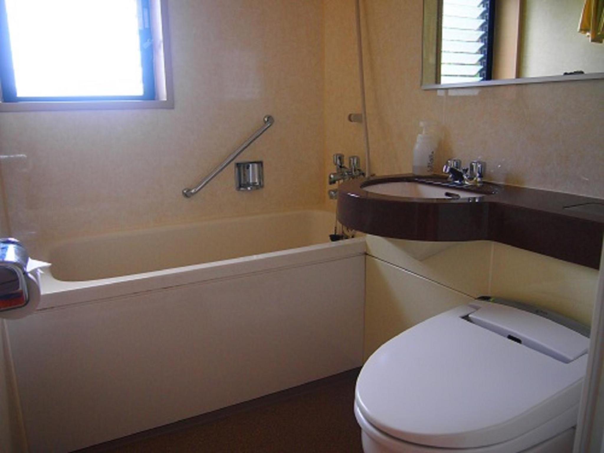 Standard Room with Private Bathroom - Photo 2