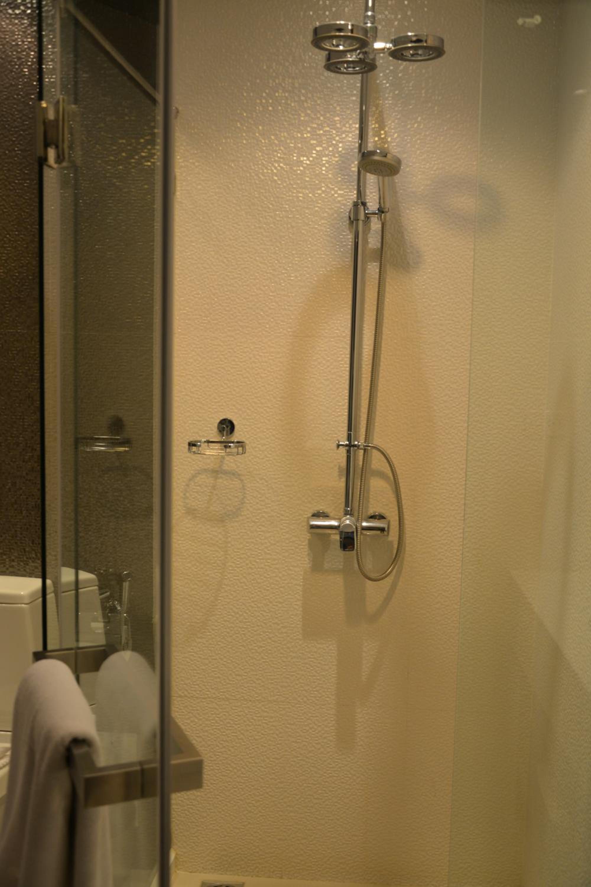Pool Deluxe King photo 3