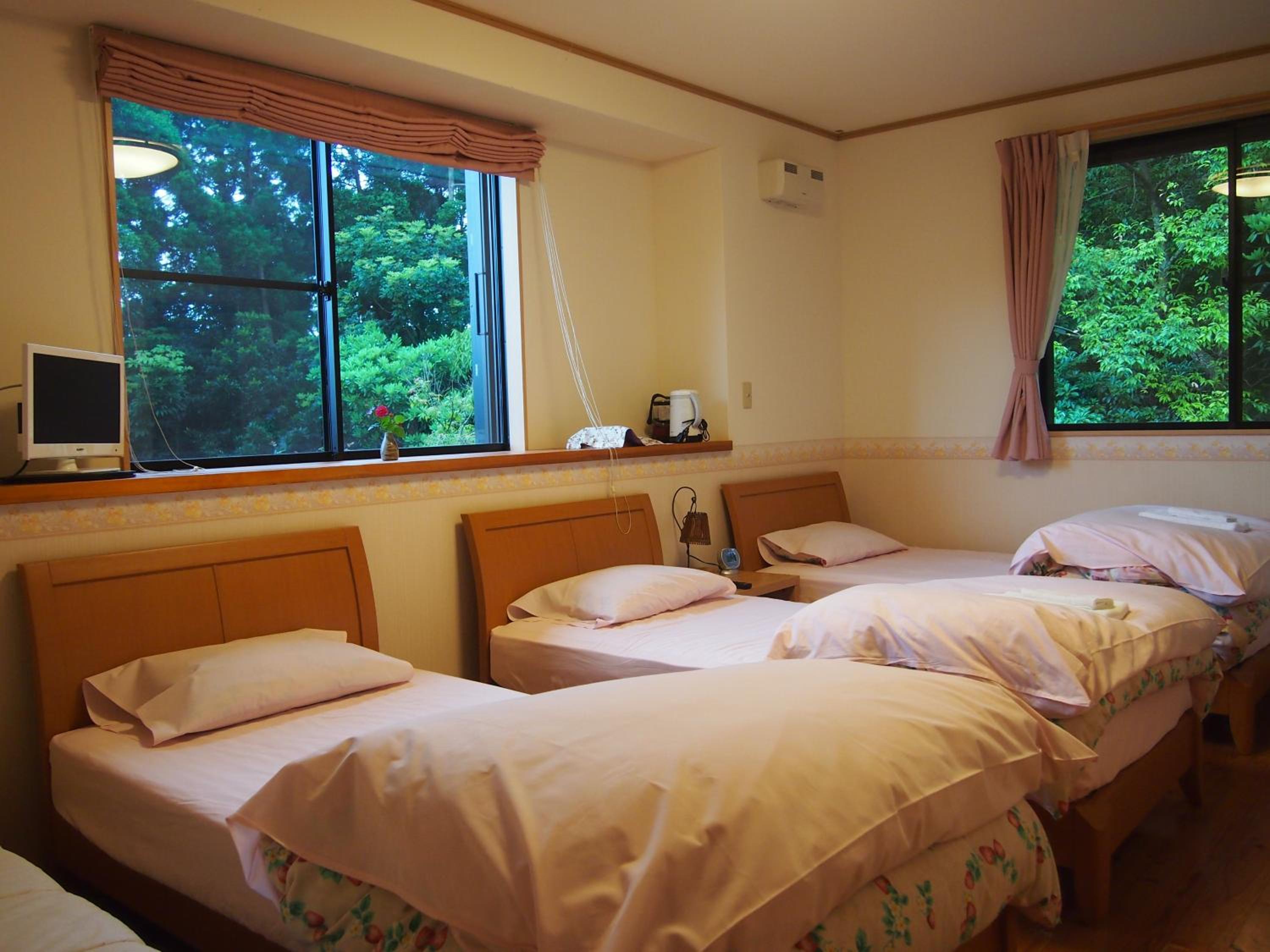 Standard Room with Shared Bathroom photo 1