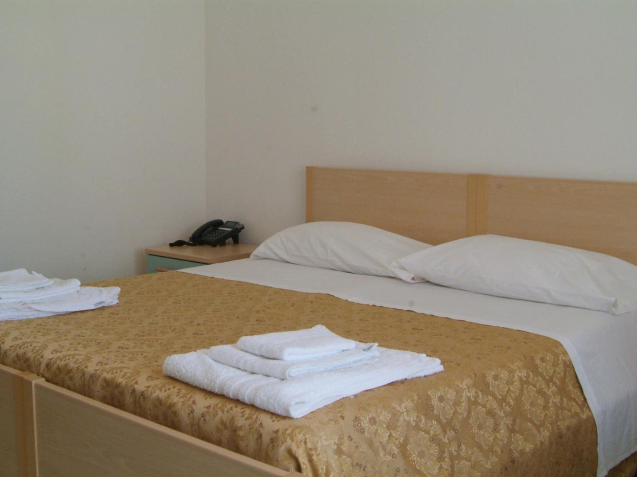 Classic Triple Room - Photo 2