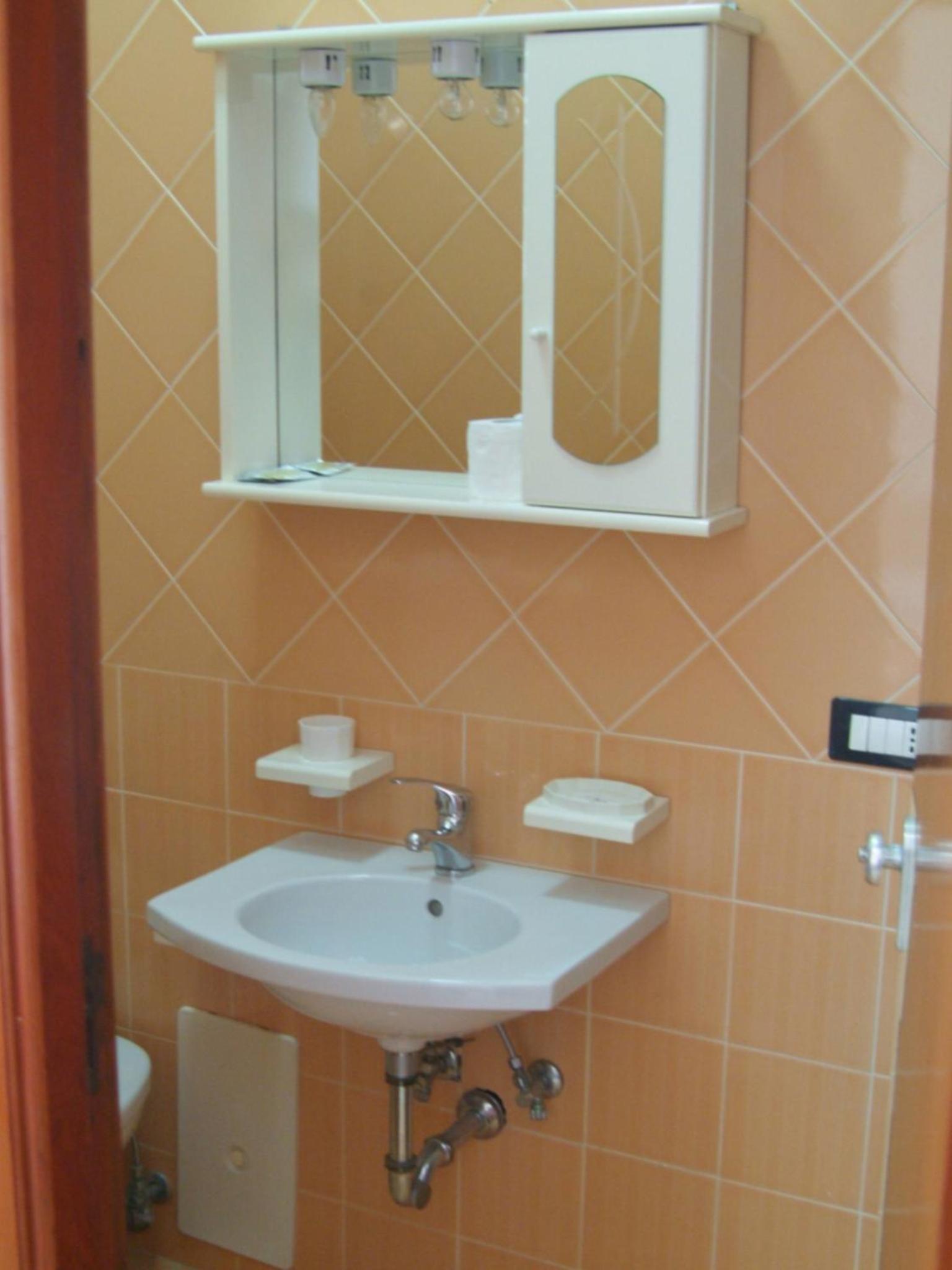 Classic Triple Room - Photo 3