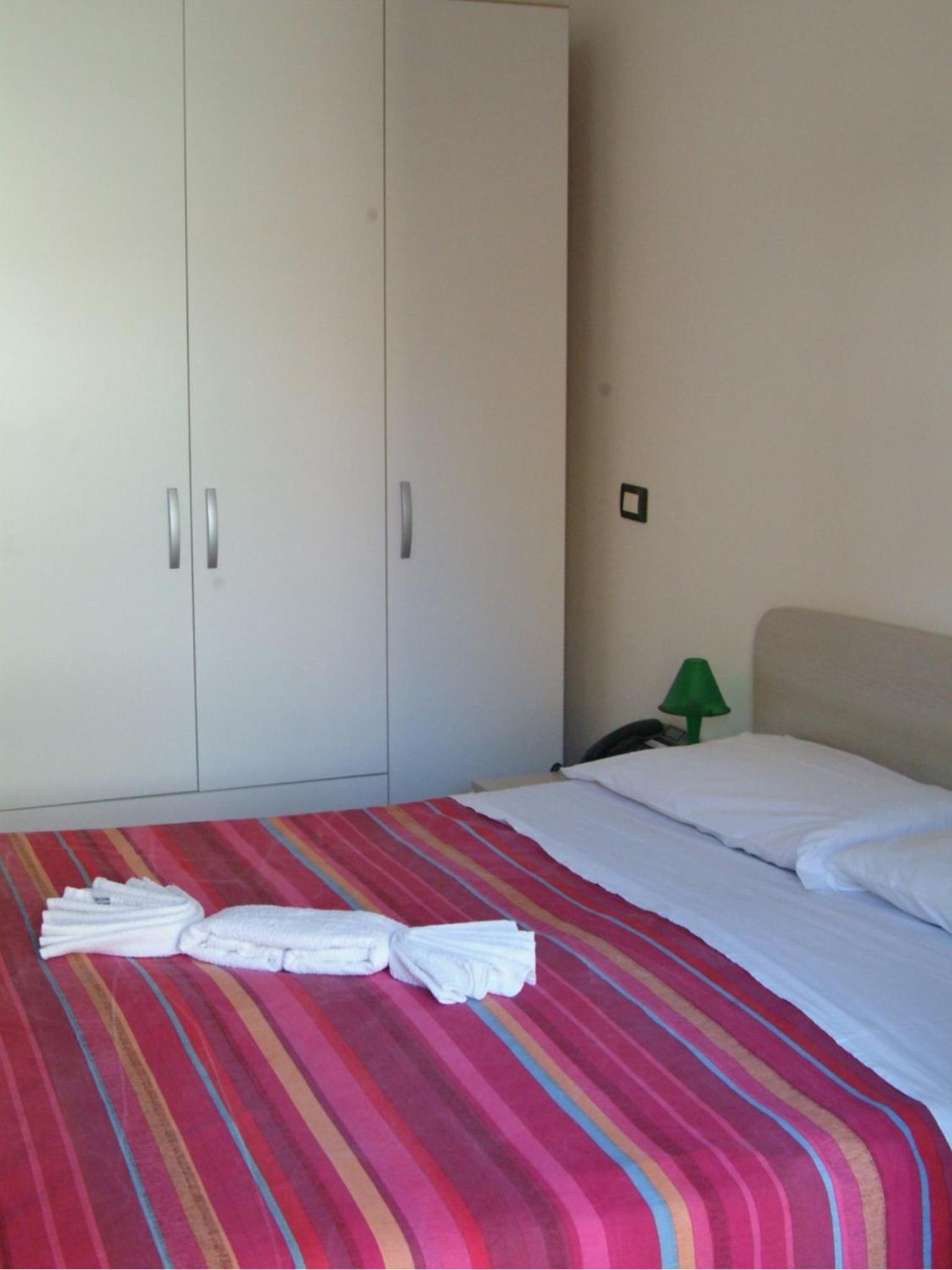 Standard  Double Room - Photo 3