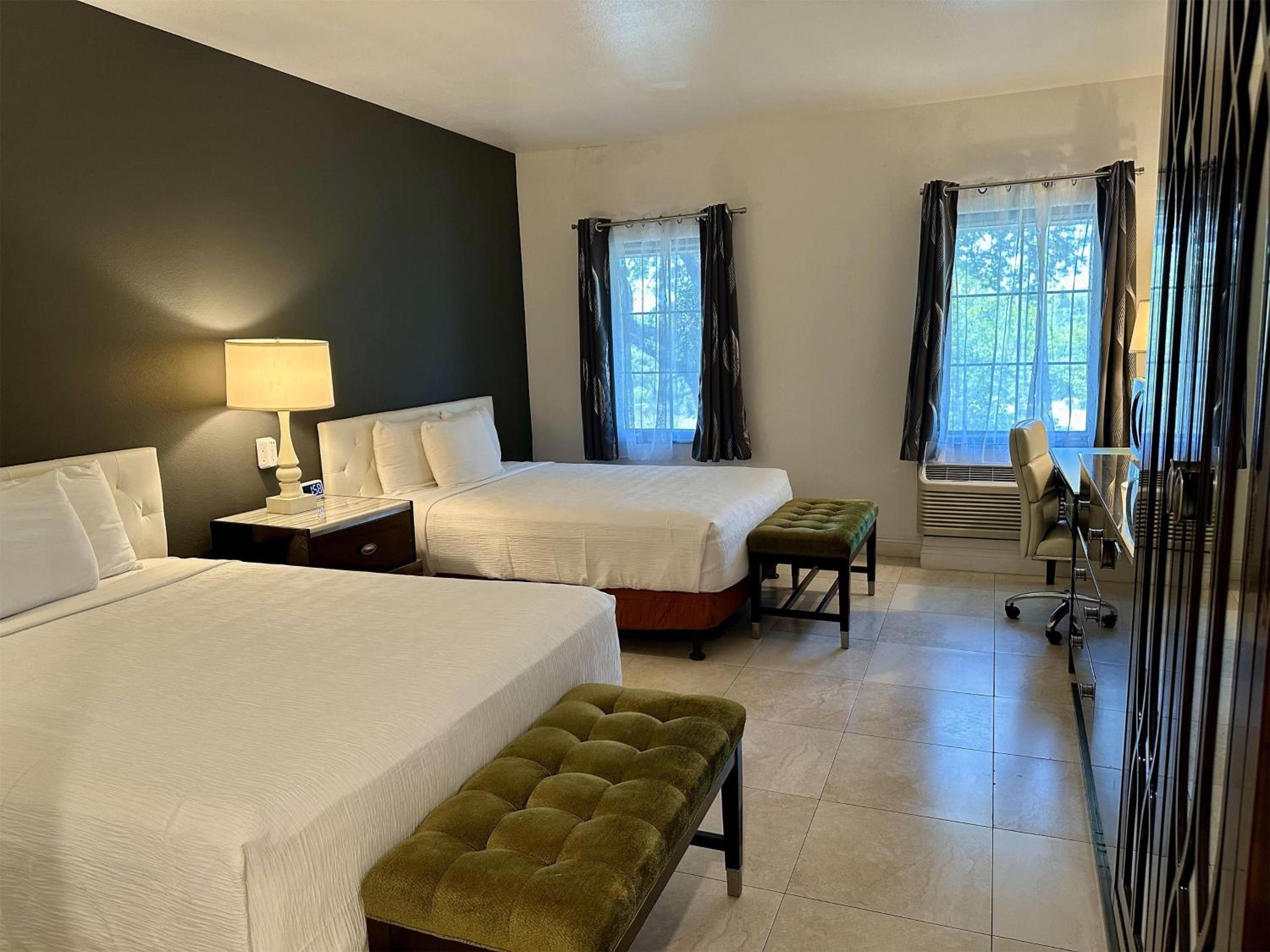 Premier Queen Room with Two Queen Beds - Non-Smoking - Photo 1