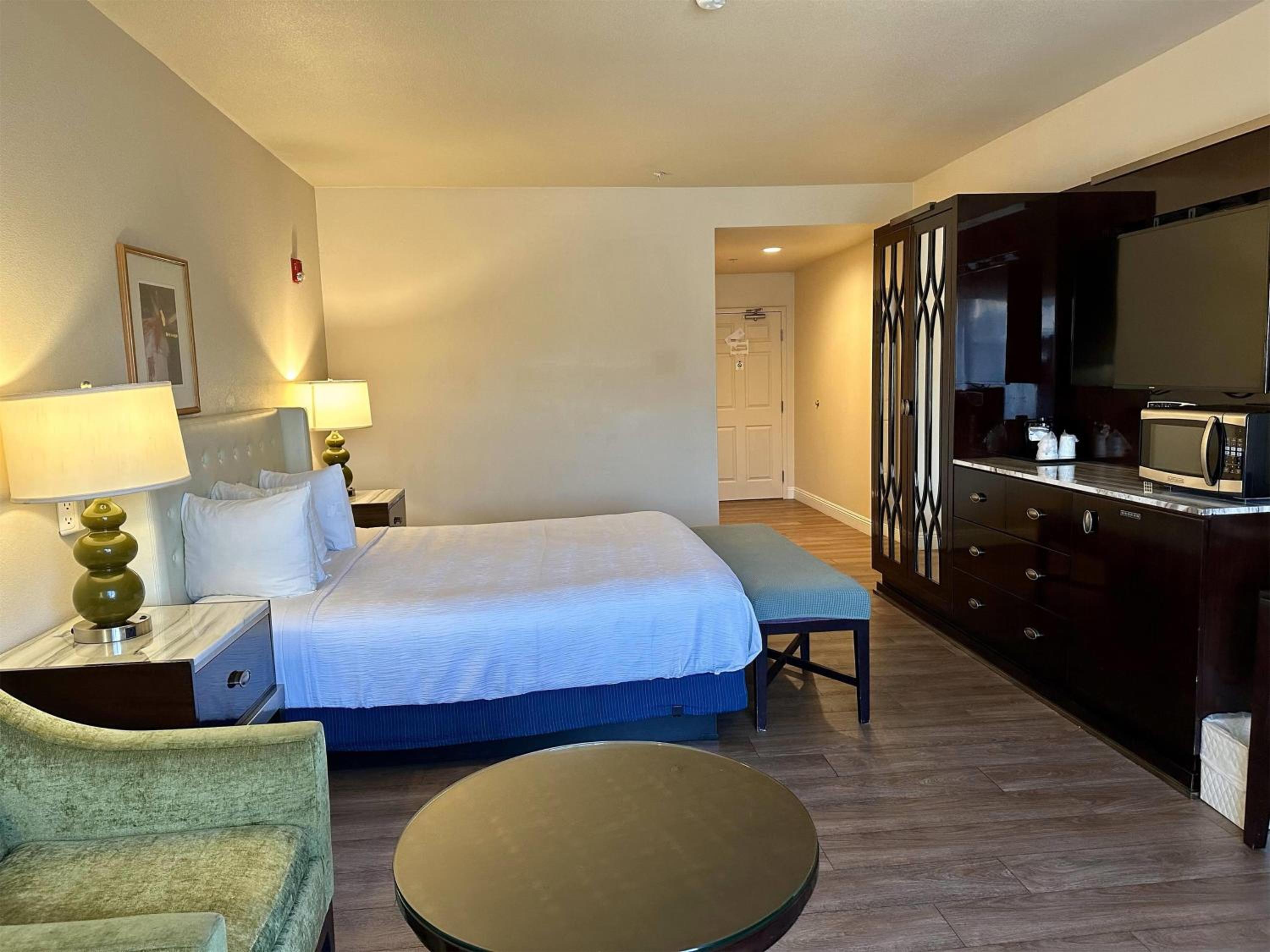 King Suite with Spa Bath and Balcony - Non-Smoking - Photo 2