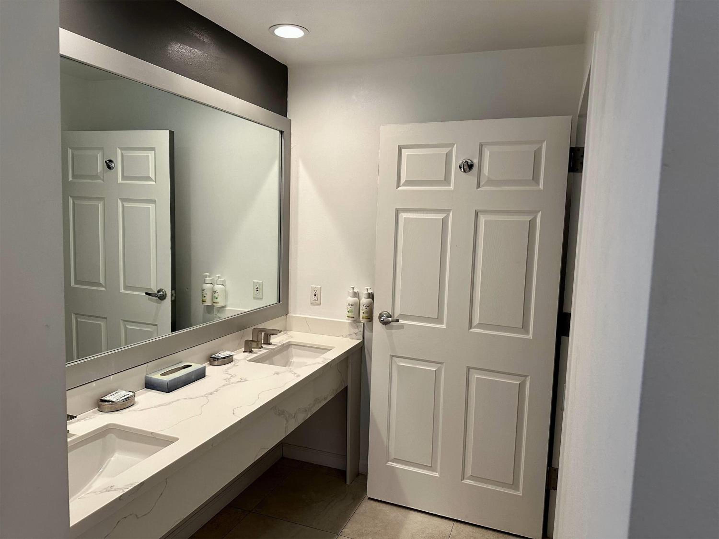 Junior King Suite with Spa Bath - Non-Smoking - Photo 5