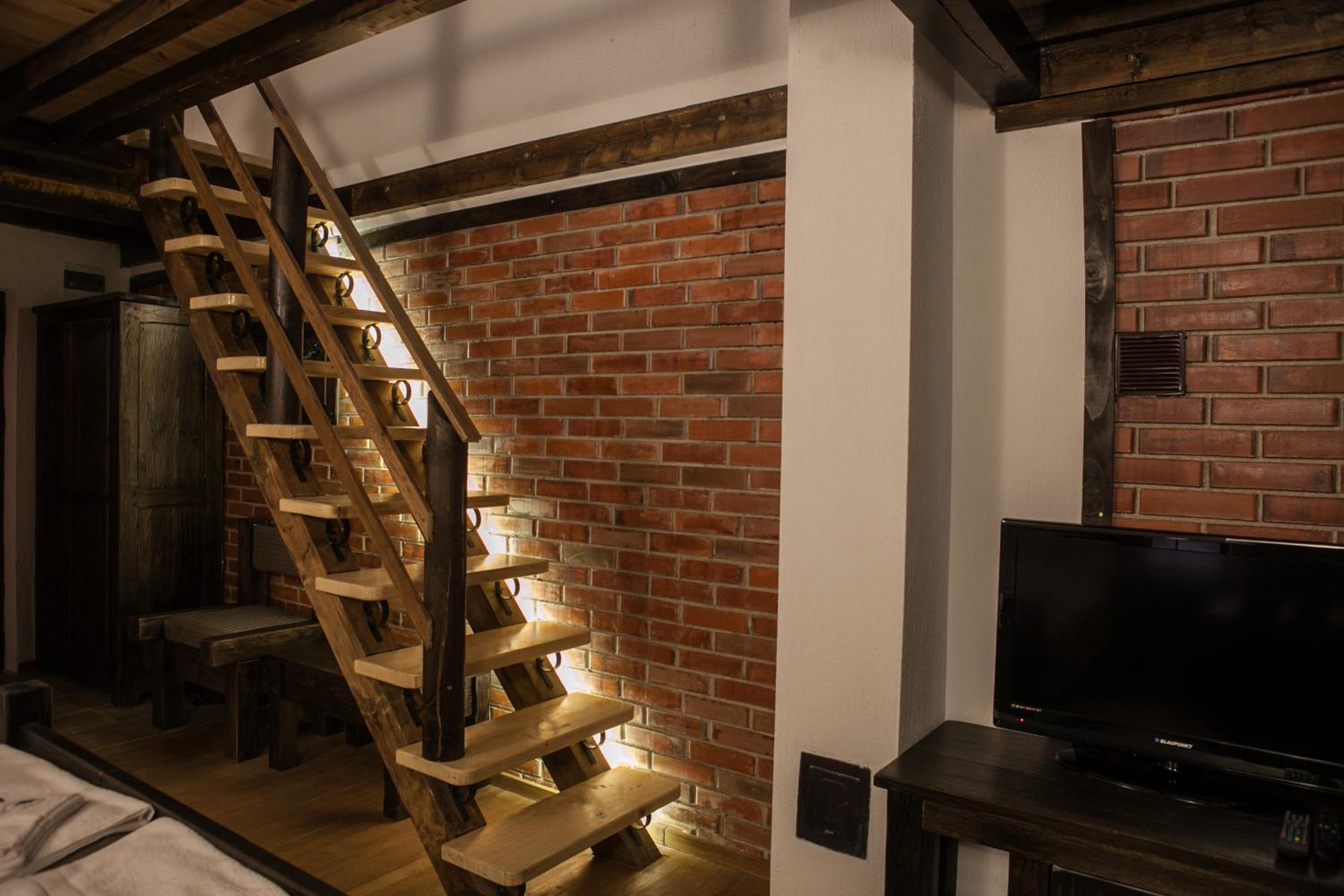 Apartment - Split Level - Photo 3