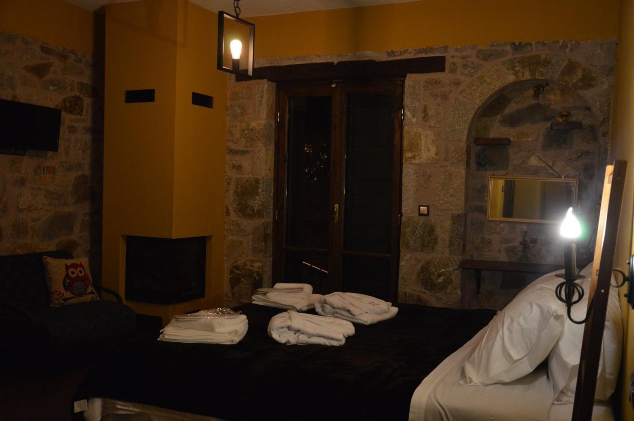 Standard Double or Twin Room - Photo 6
