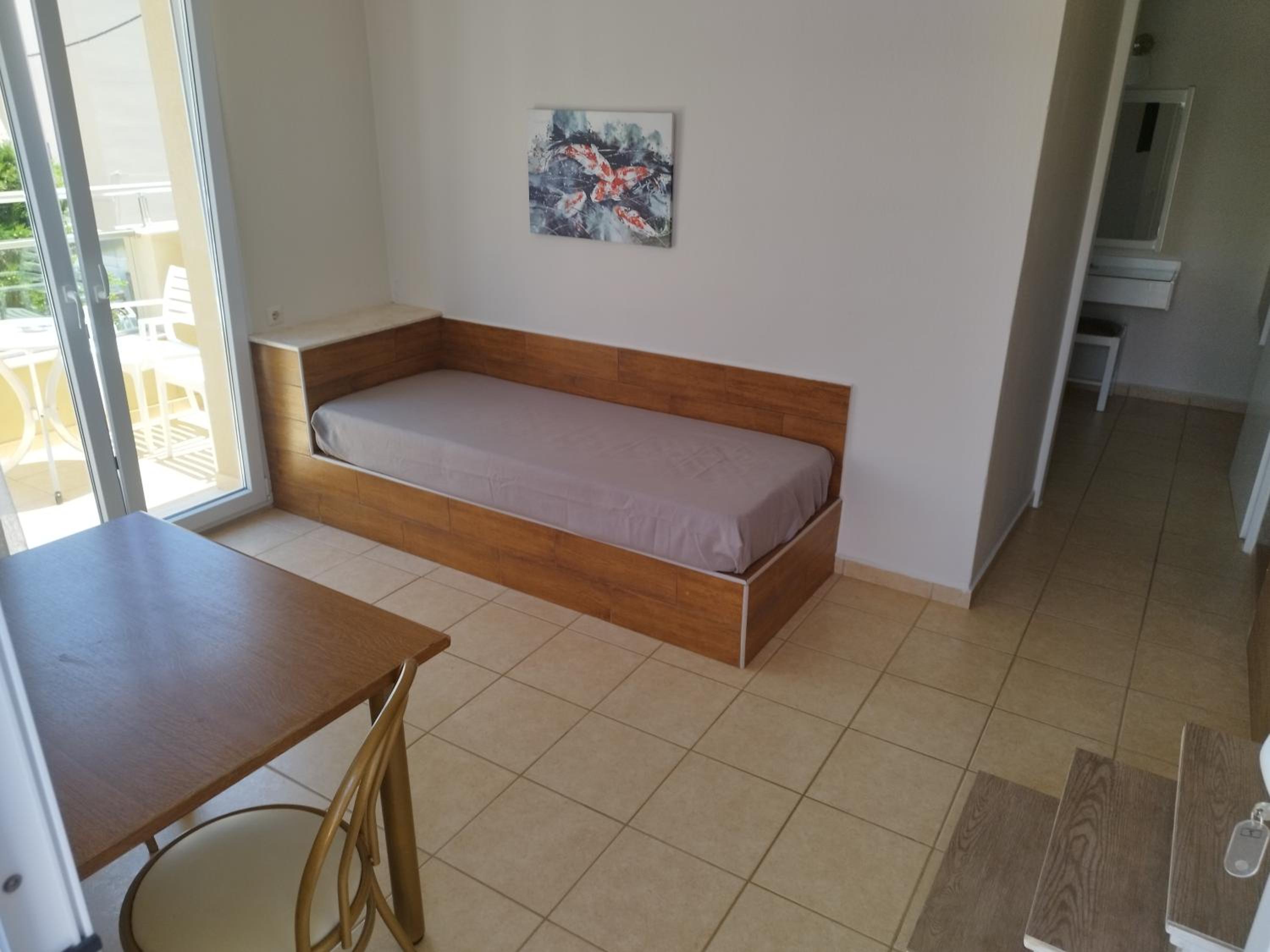 One-Bedroom Apartment with Balcony and Mountain View photo 2