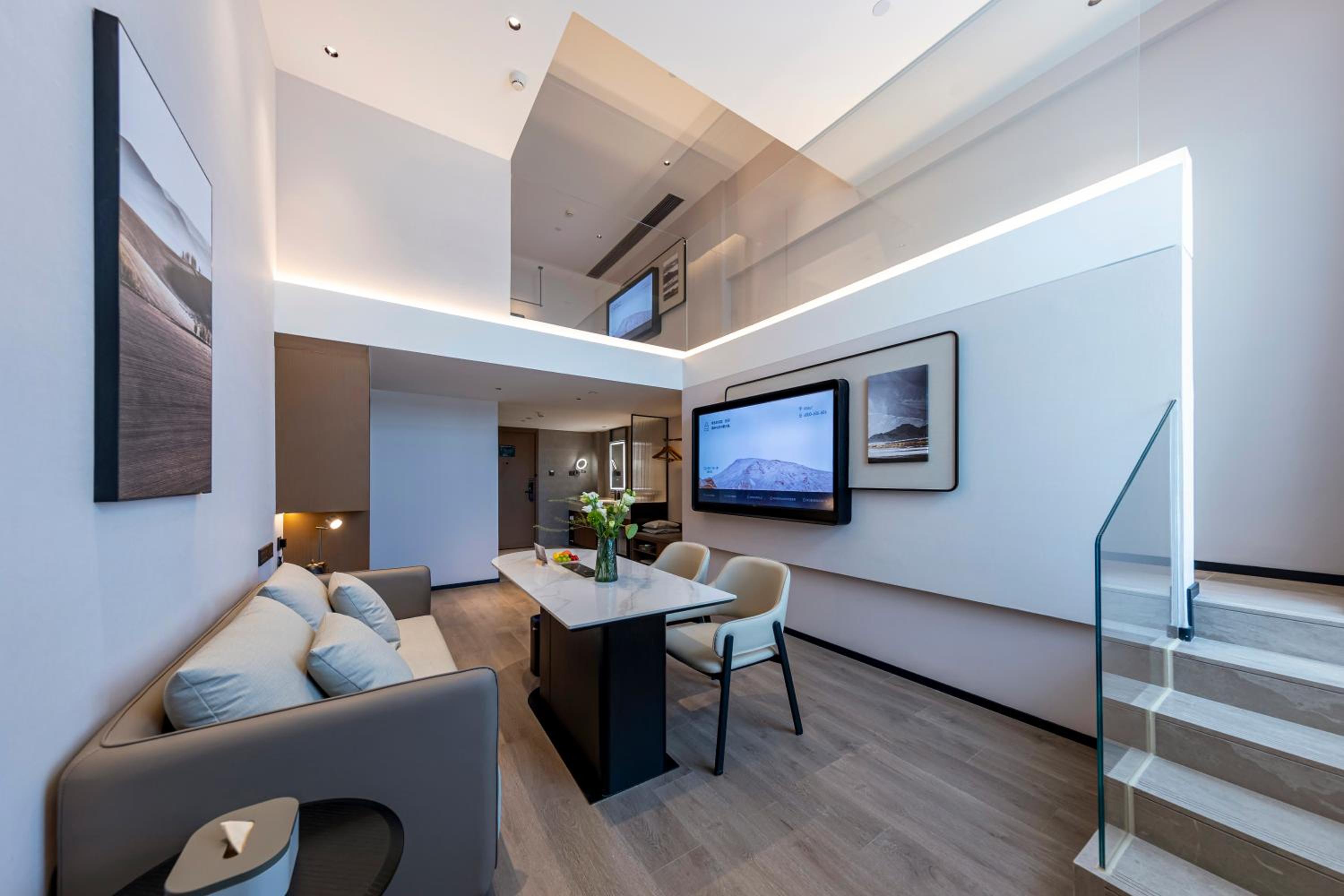 Premier Family Room photo 3