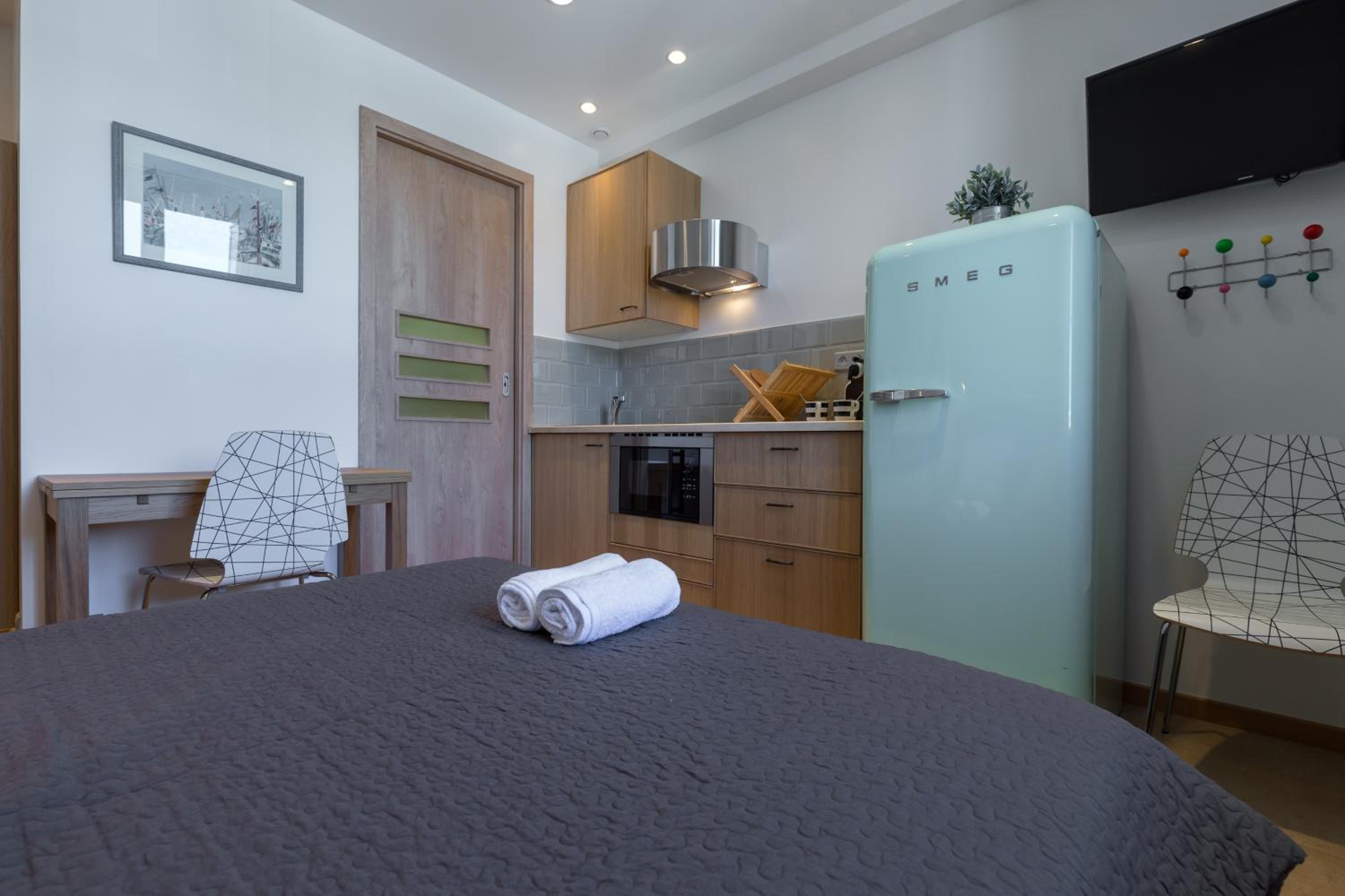 Studio (2 Adults)