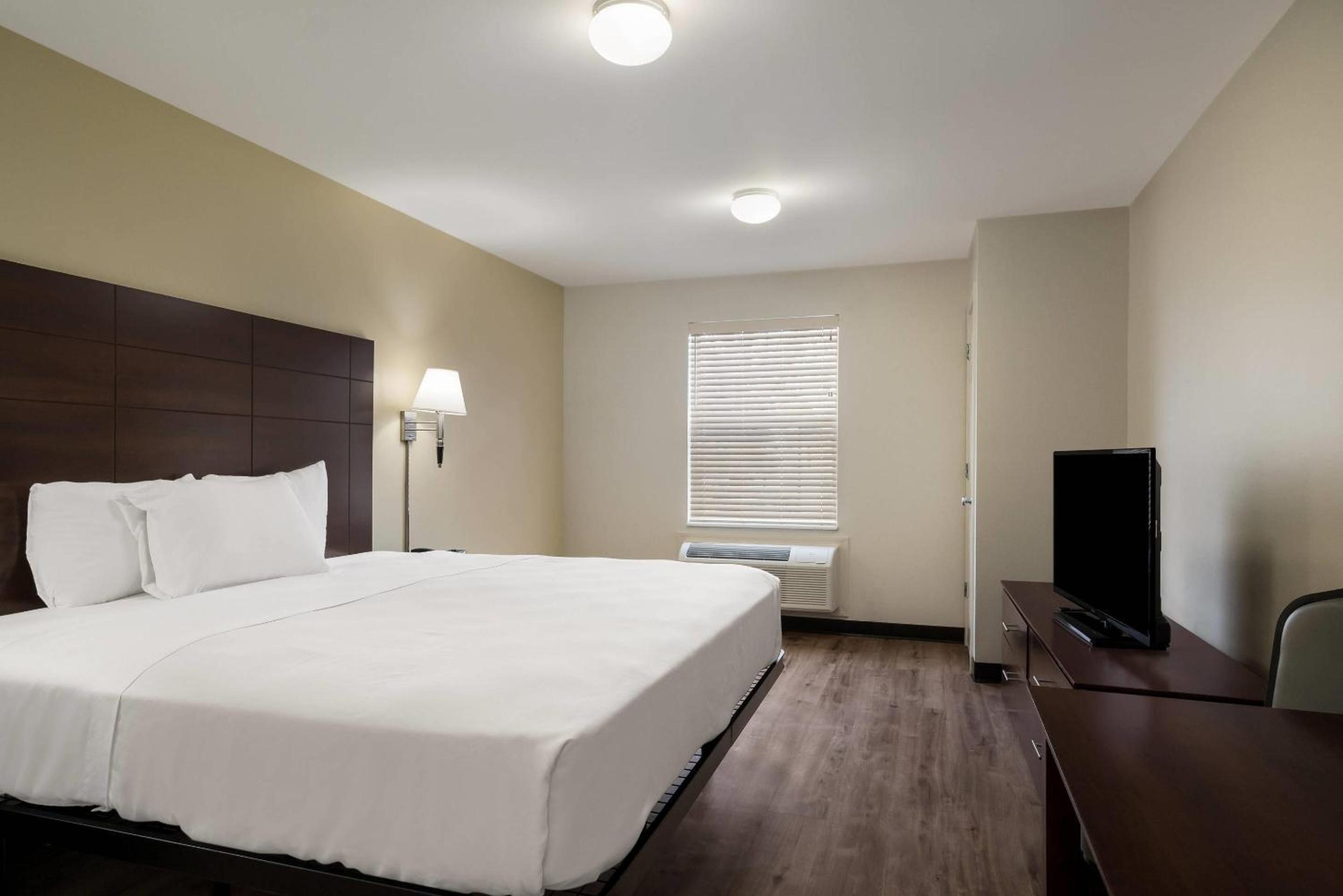 Queen Room - Non-Smoking  - Photo 6