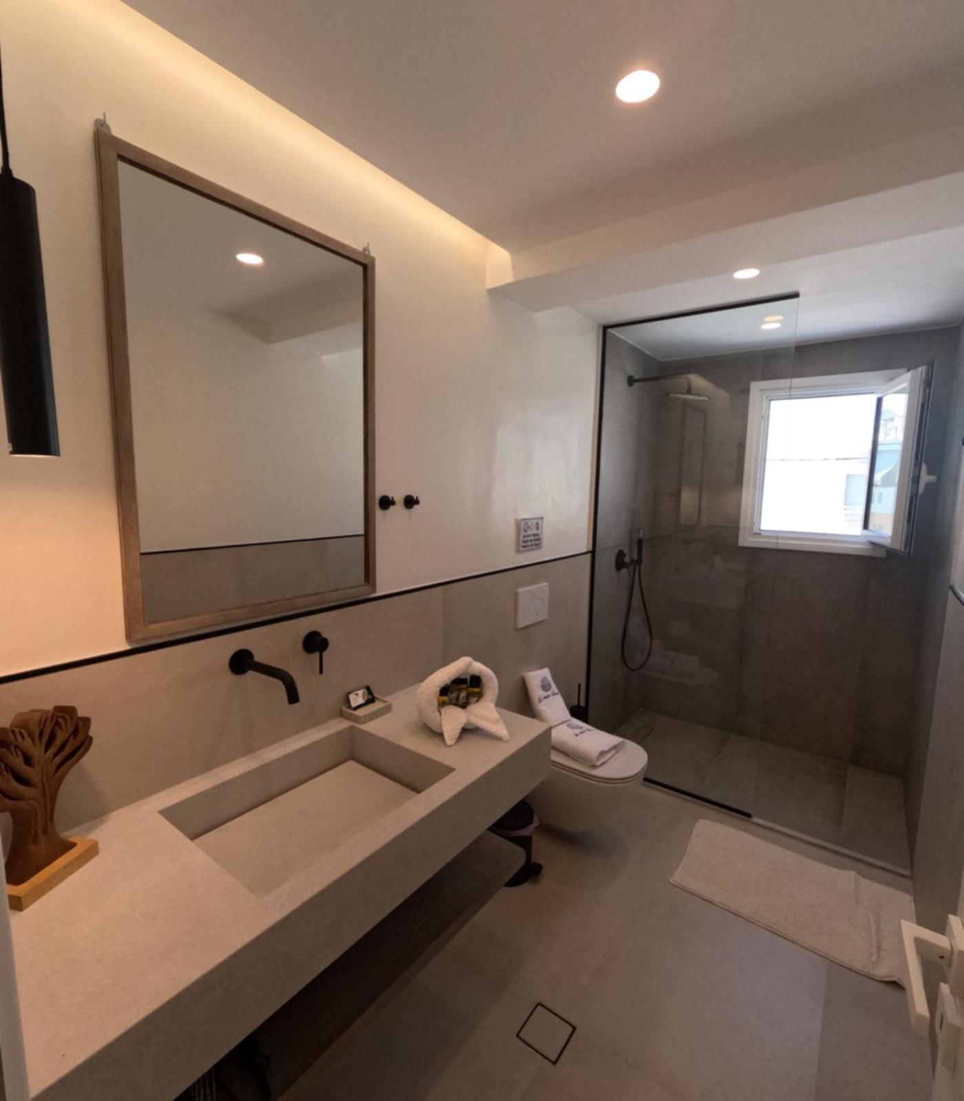 One-Bedroom Apartment with Sea View photo 2