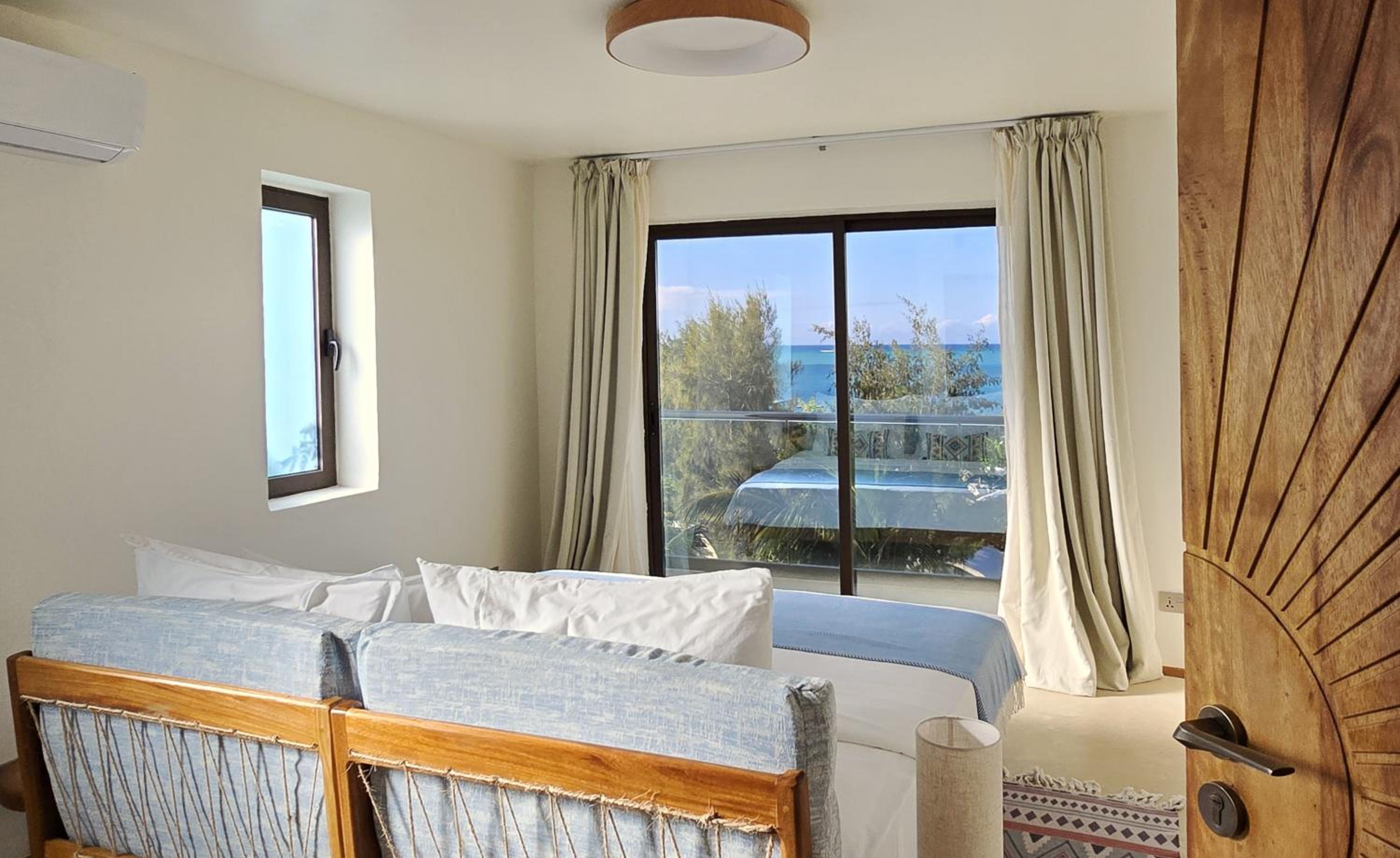 Villa with Rooftop Pool and Ocean View photo 2