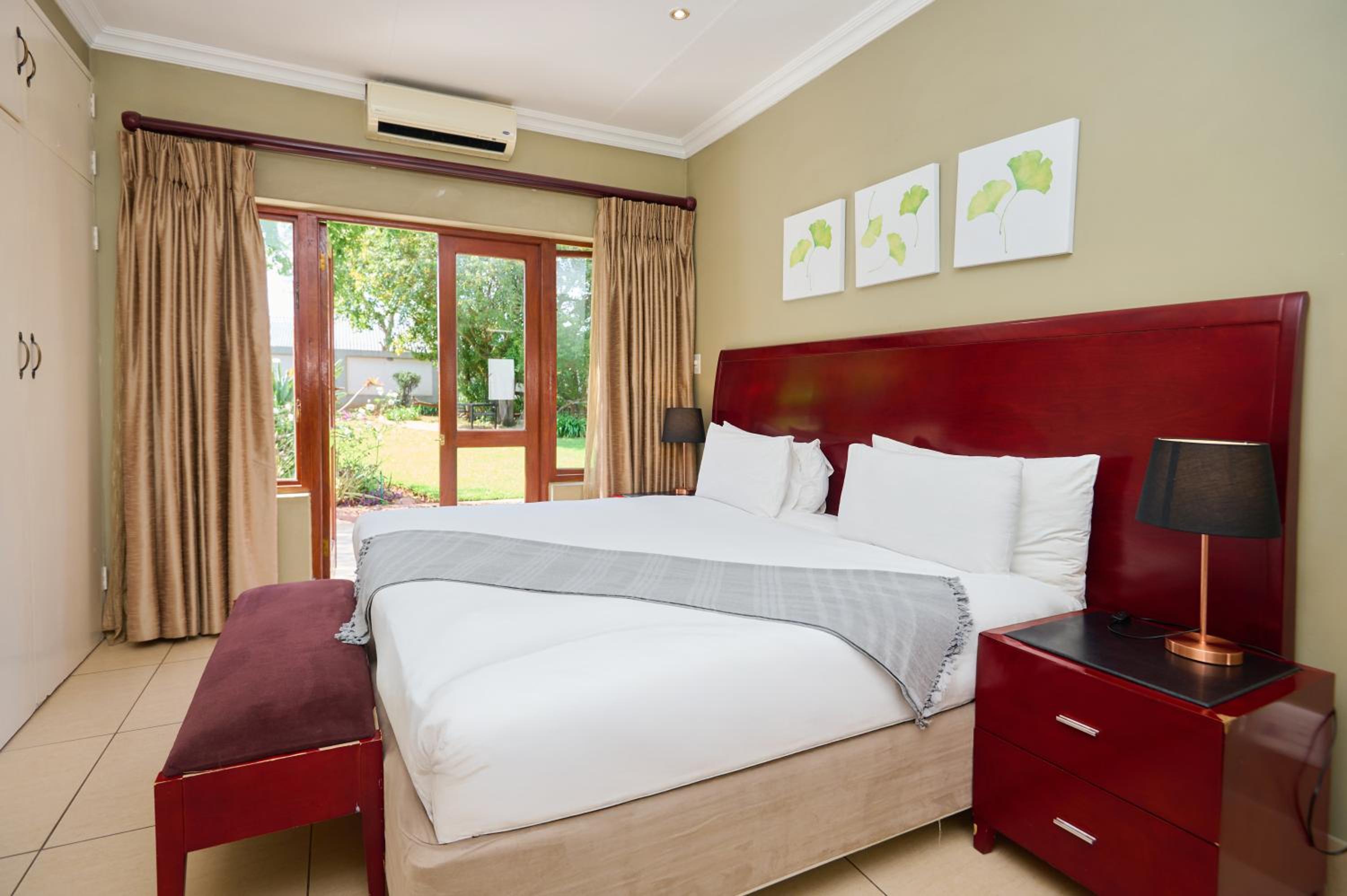 King Suite with Pool View photo 3