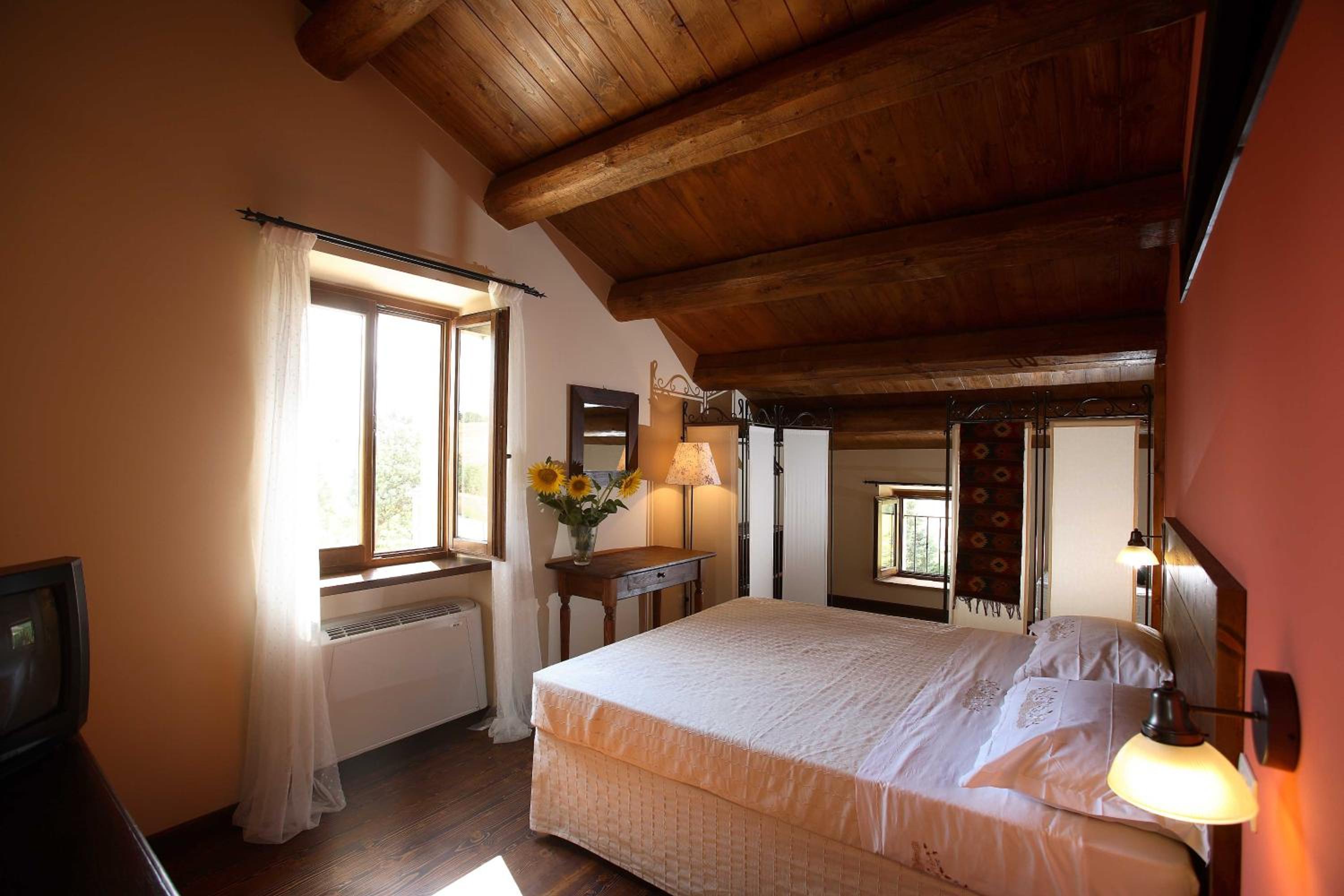Large Double Or Twin Room photo 2