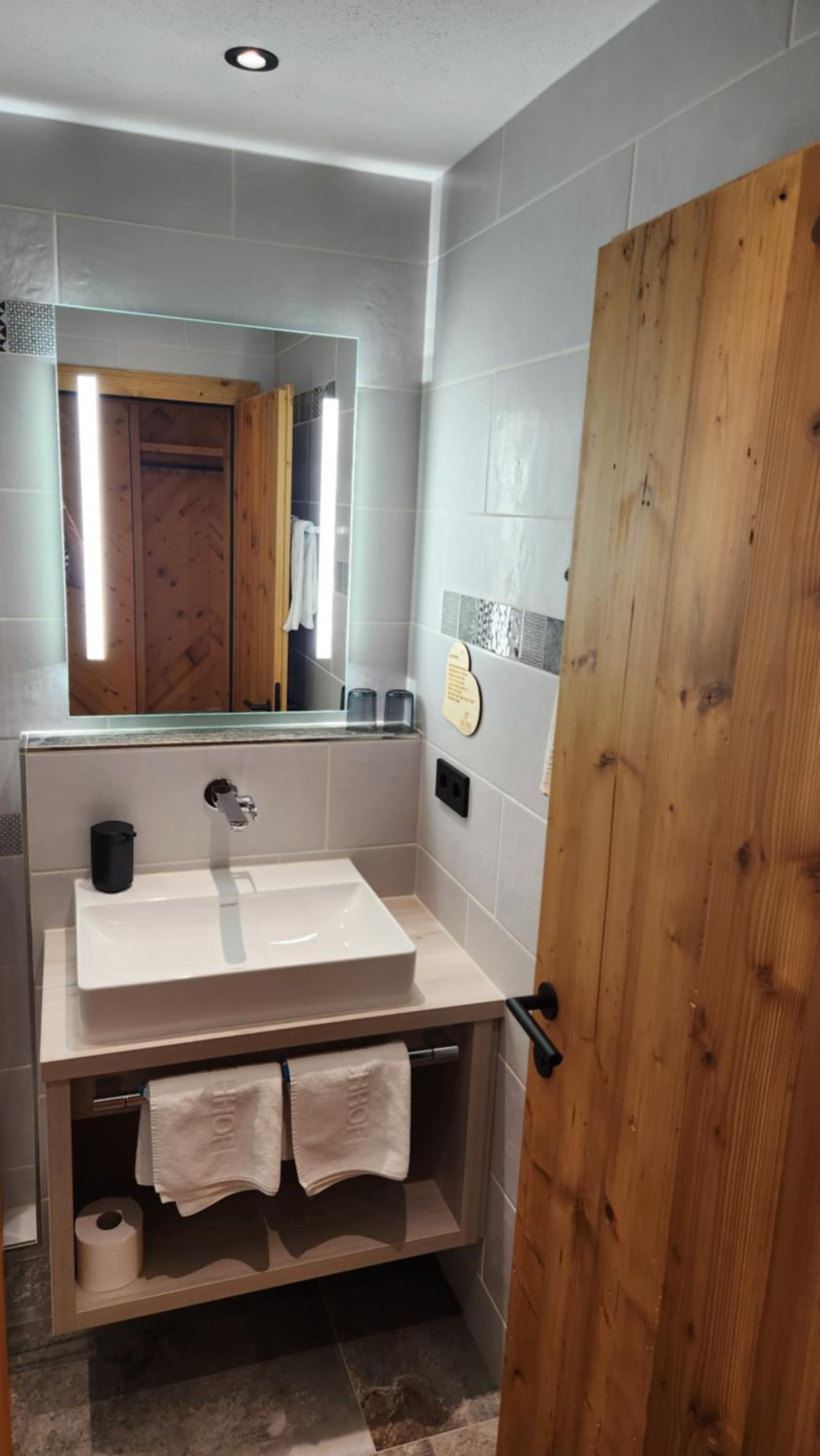 Deluxe Double Room with Balcony photo 2