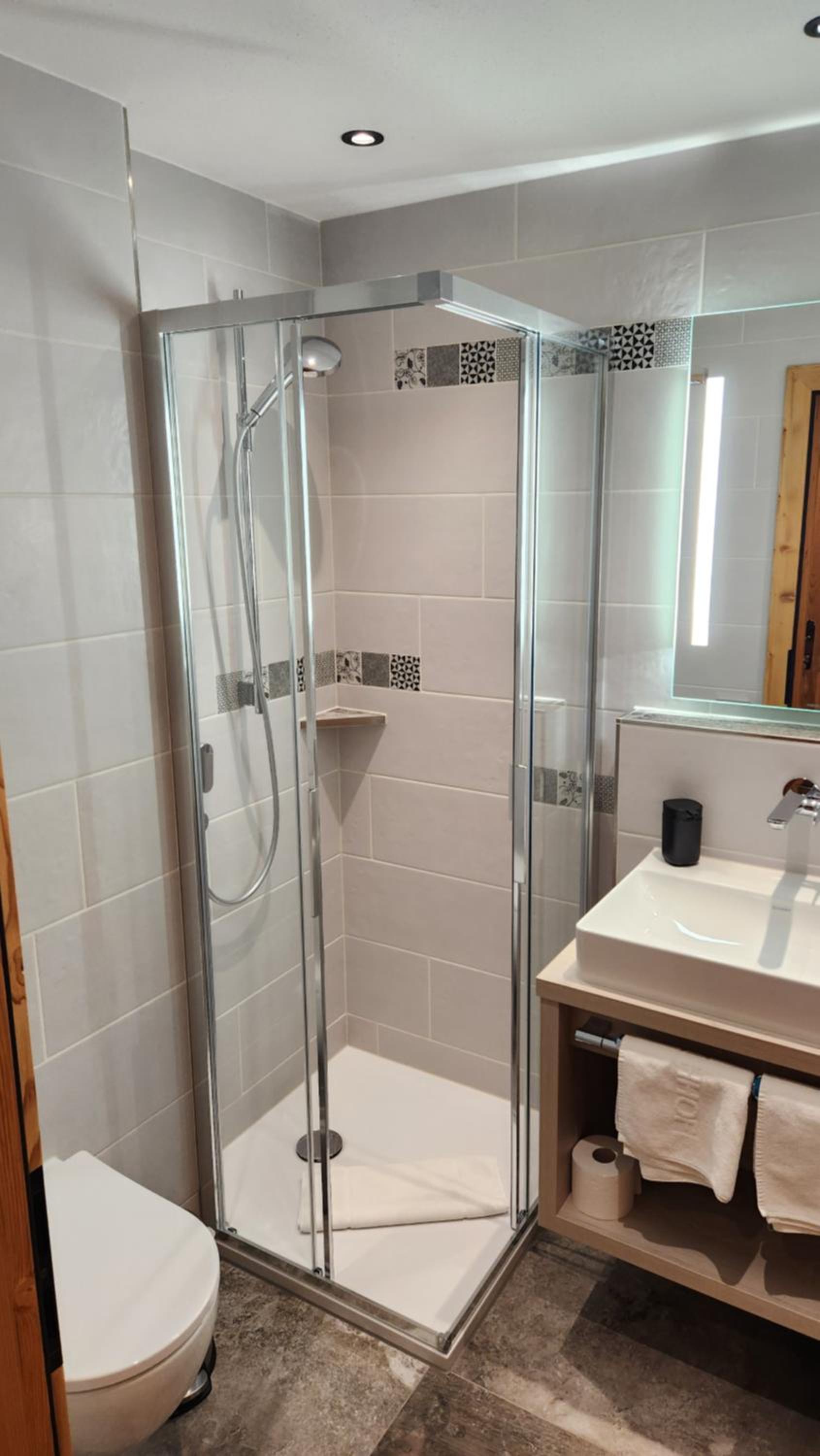 Deluxe Double Room with Balcony photo 3