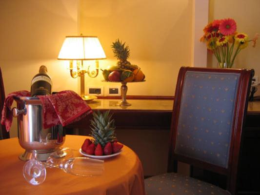 Large Double or Twin Room - Photo 2