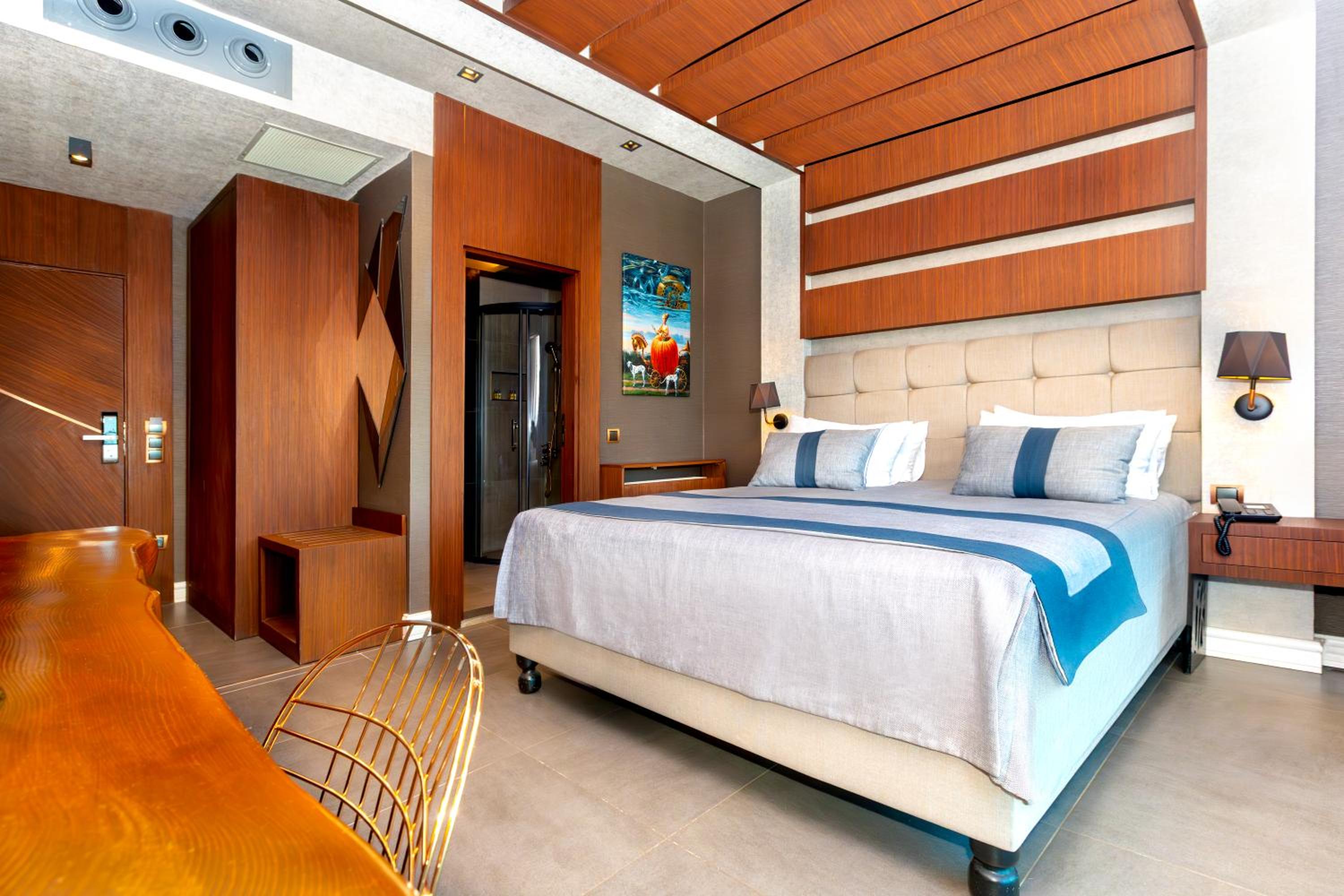 Double Room with Balcony - Photo 3