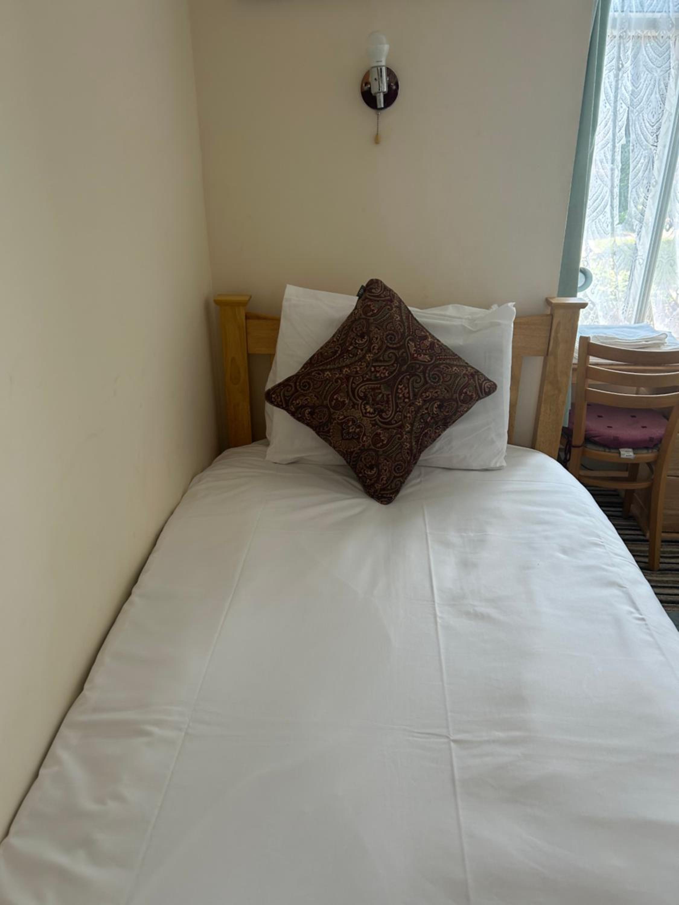 Single Room with Shared Shower and Toilet photo 1