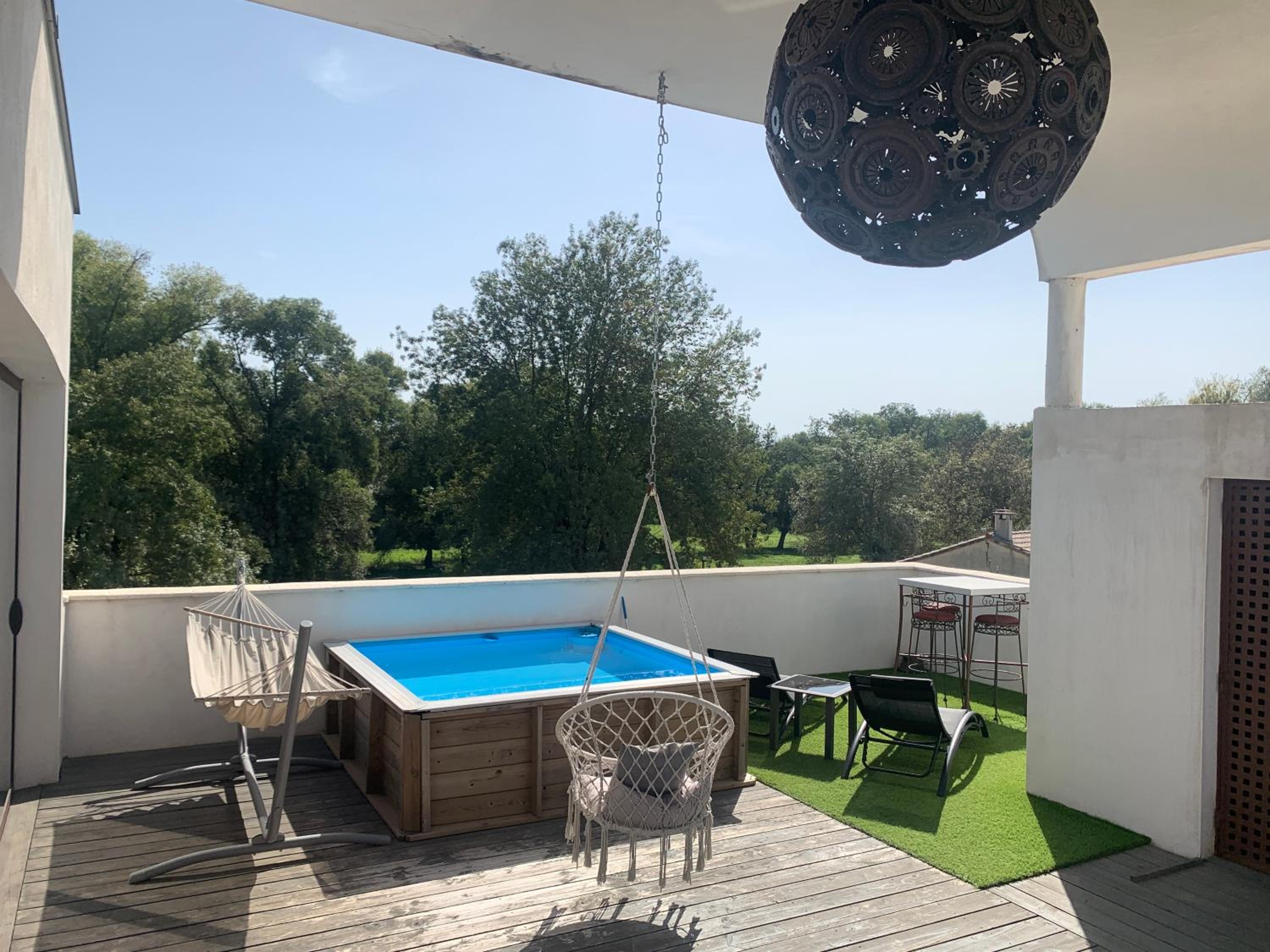Deluxe Two-Bedroom Apartment with Garden View photo 3
