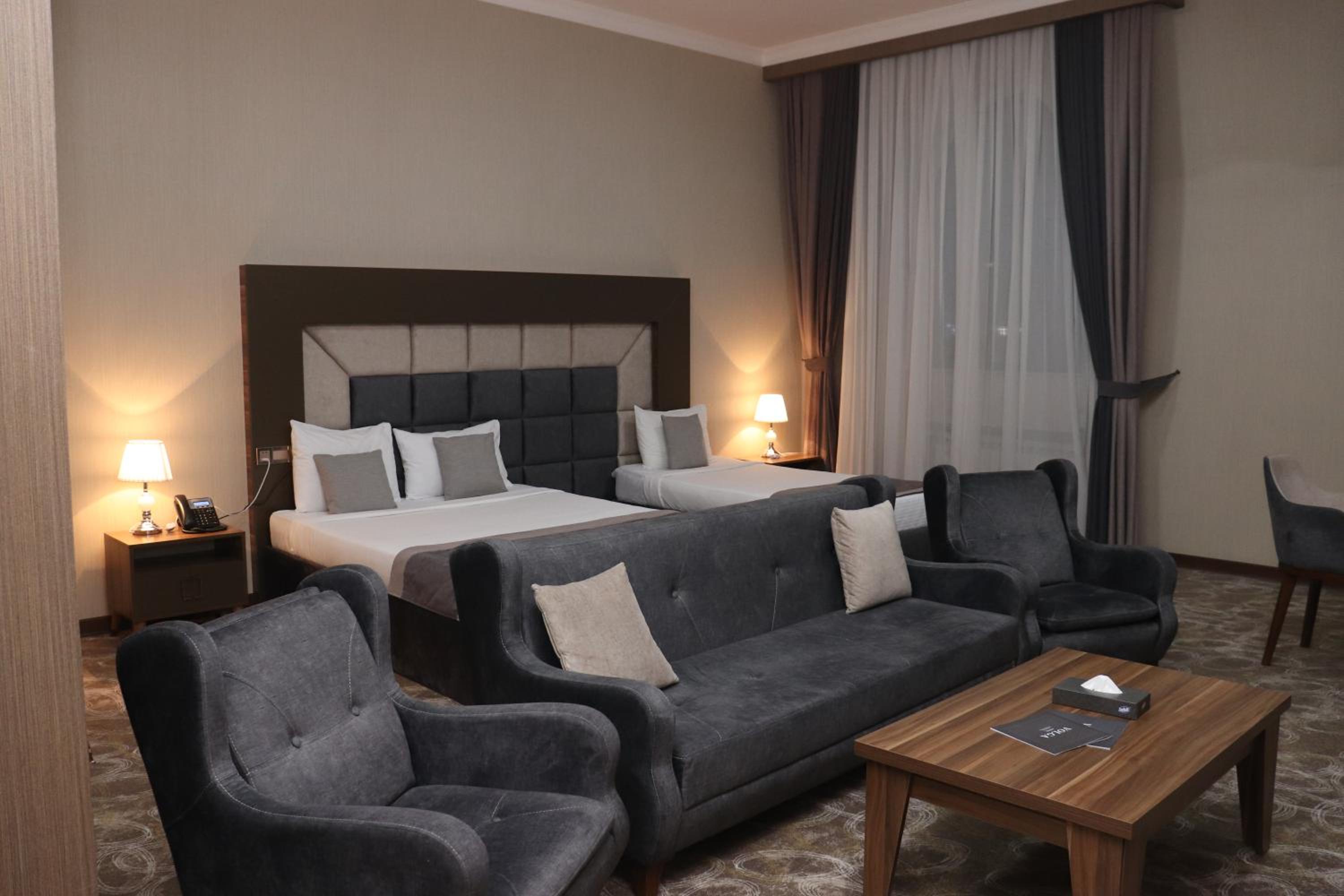 Deluxe Double Room with Two Double Beds photo 2