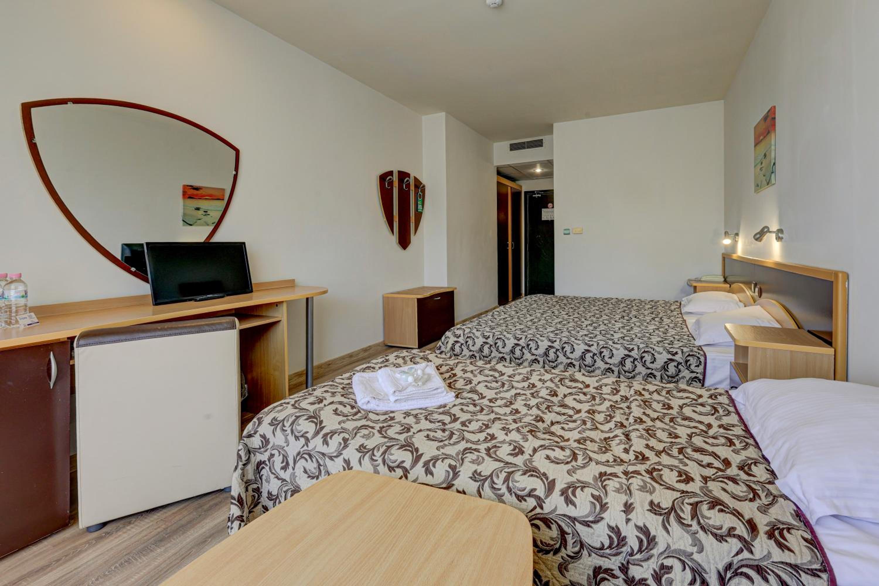 Double or Twin Room with Extra Bed (3 Adults) - Photo 1