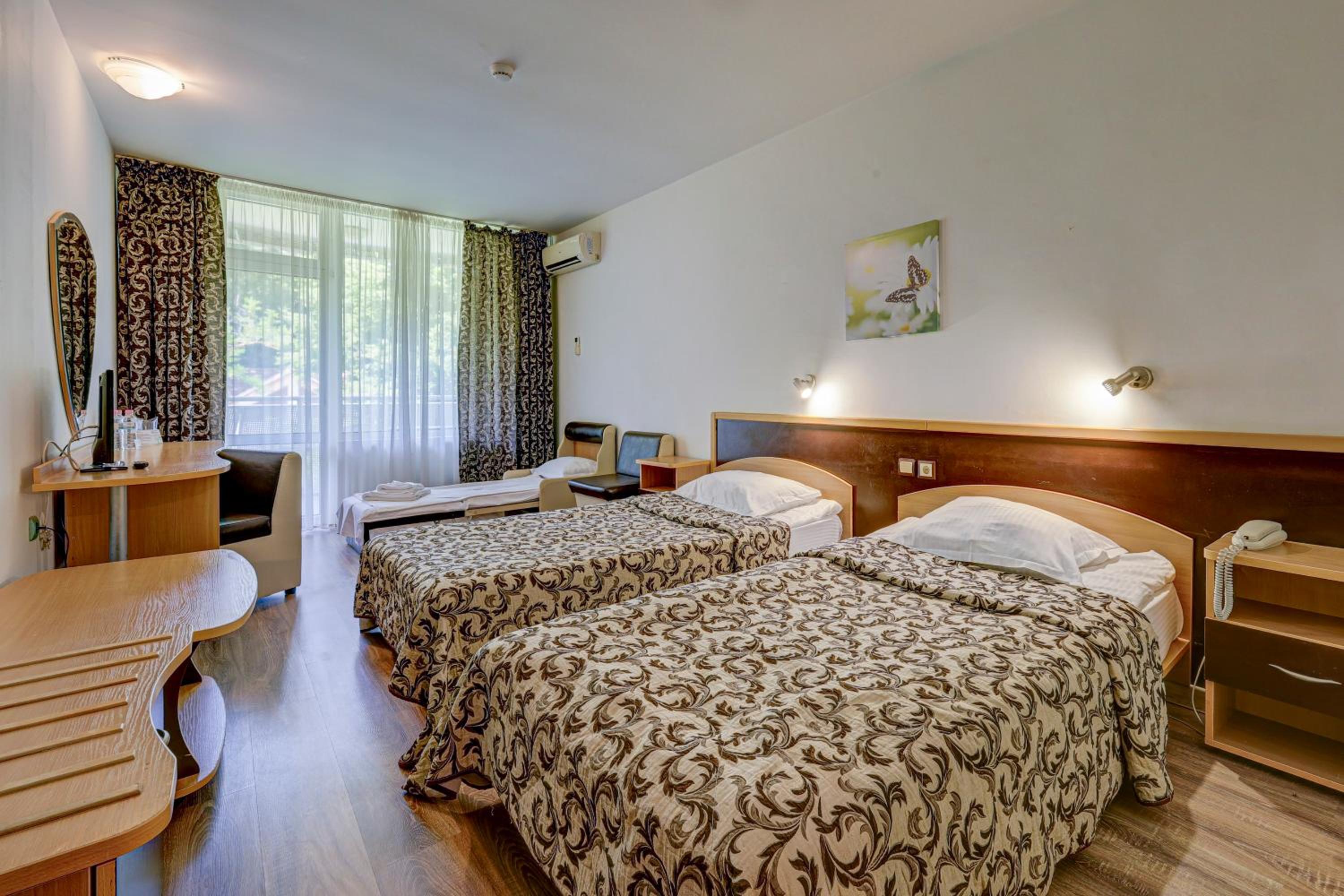 Double Room with Extra Bed (2 Adults + 1 Child) - Photo 3