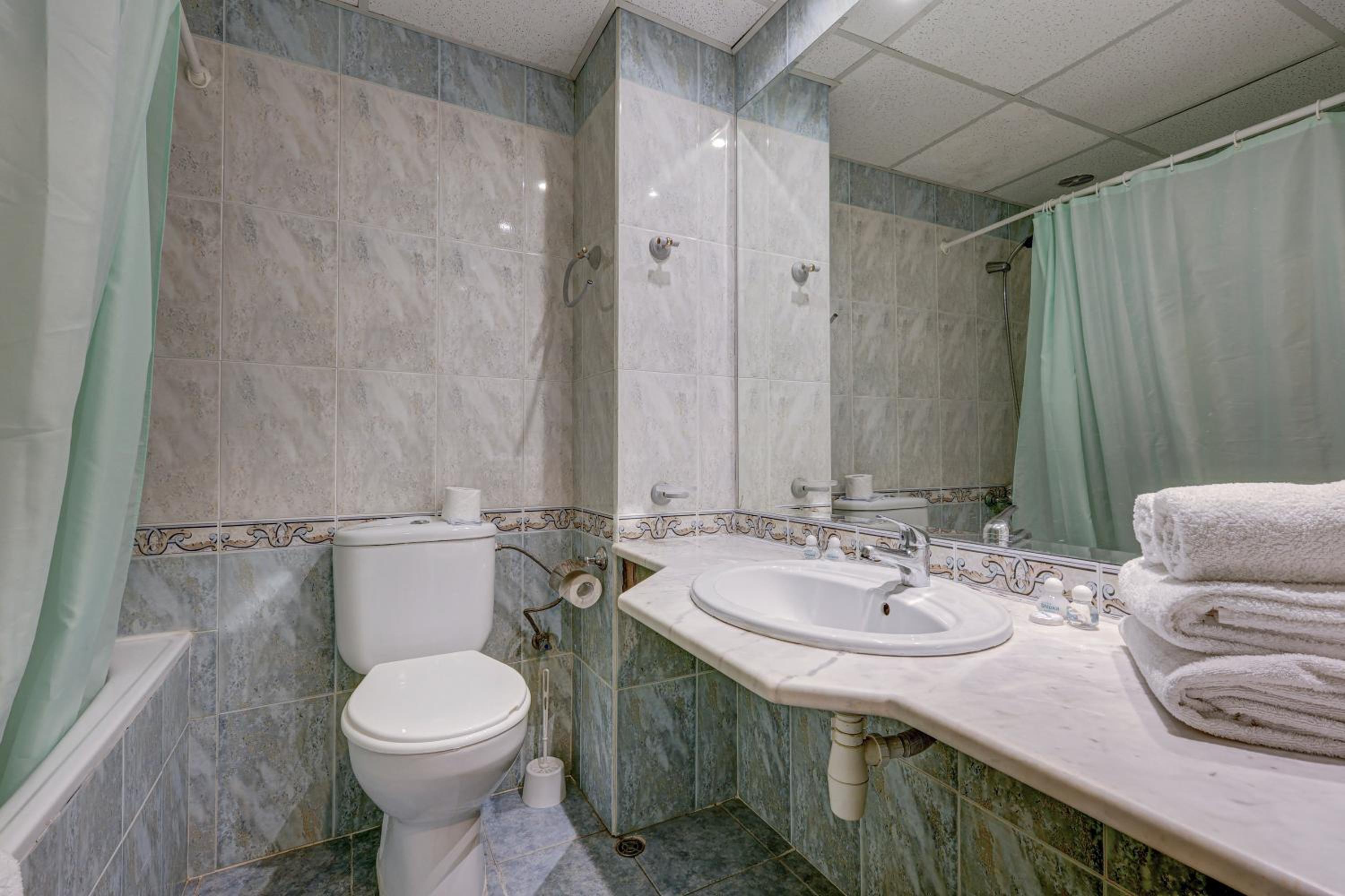 Double Room with Extra Bed (2 Adults + 1 Child) - Photo 5