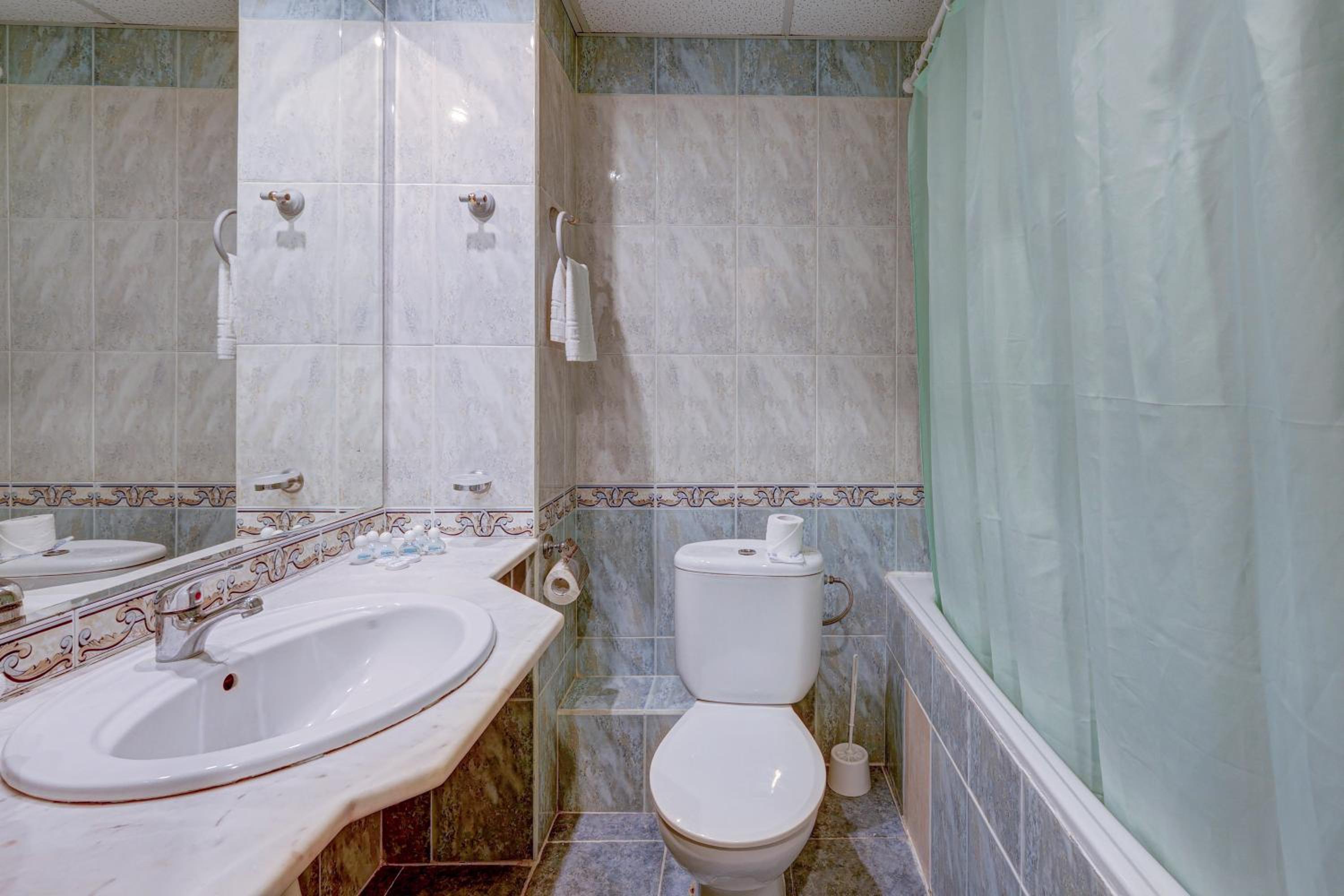 Double Room with Extra Bed (2 Adults + 1 Child) - Photo 6