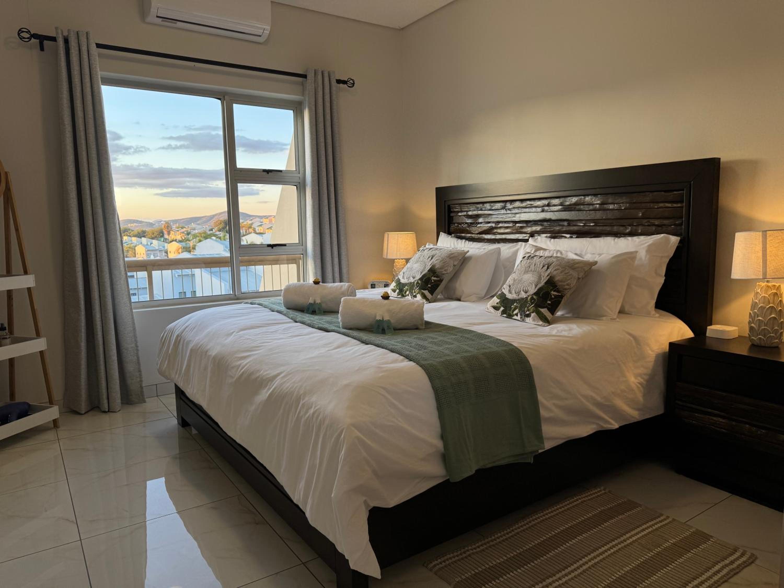 Two-Bedroom Apartment with City View photo 3