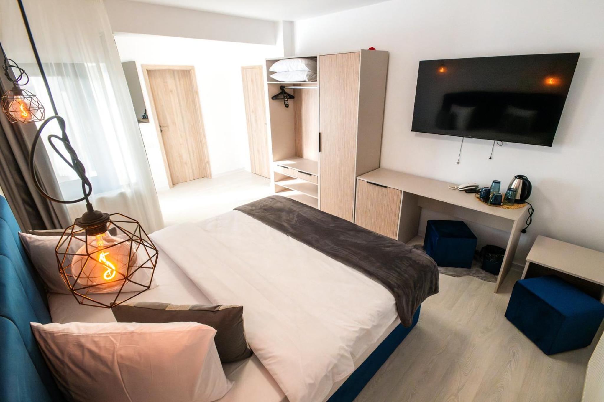 Deluxe Room (2 Adults + 1 Child) photo 3