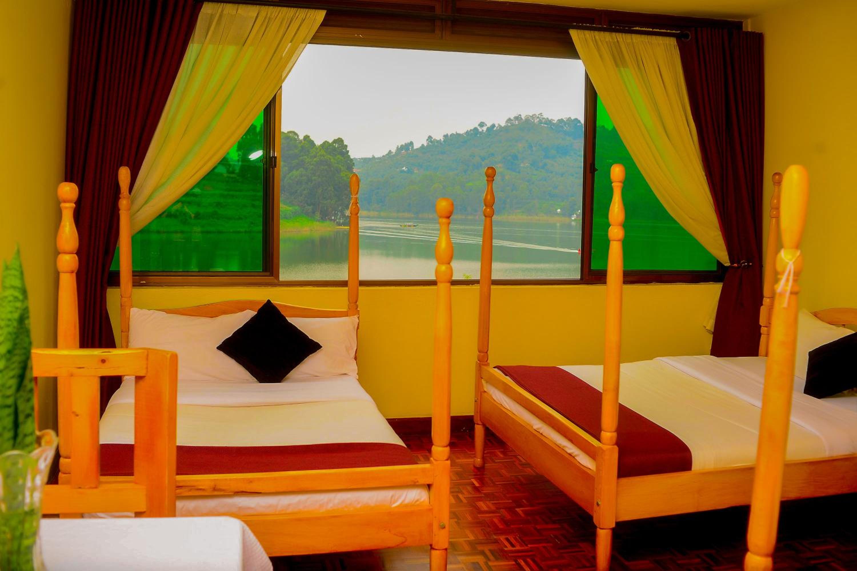 10-Bed Male Dormitory Room photo 2
