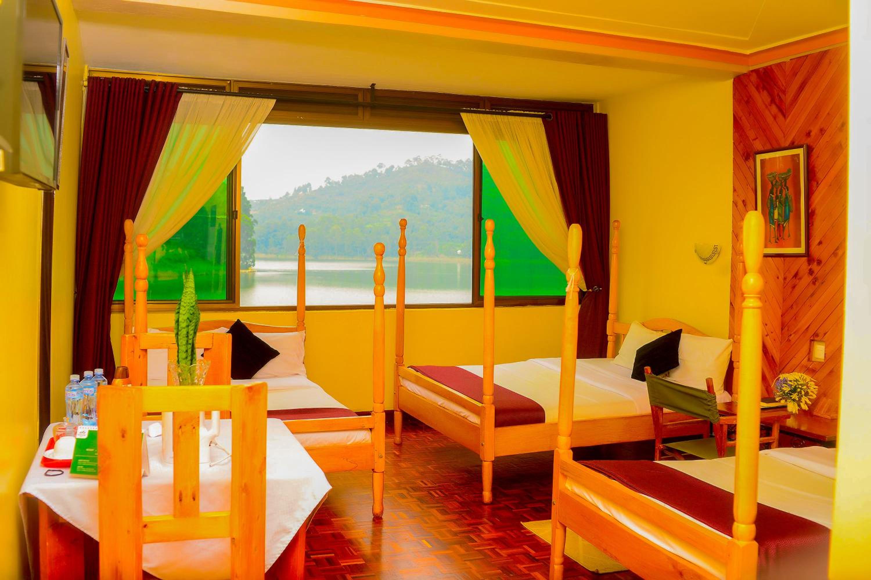 10-Bed Male Dormitory Room photo 1