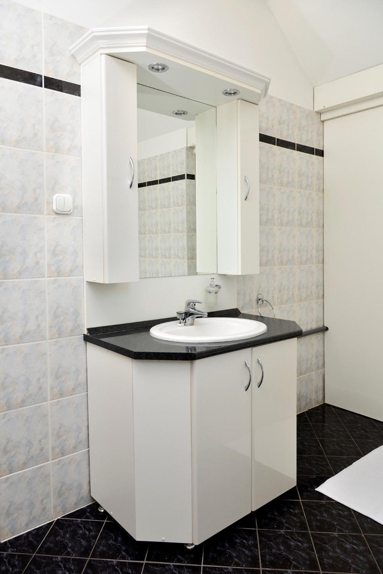 Twin Room with Bathroom photo 3