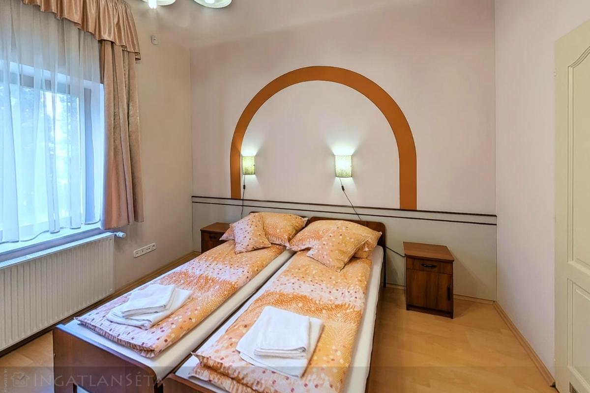 Twin Room with Bathroom photo 1