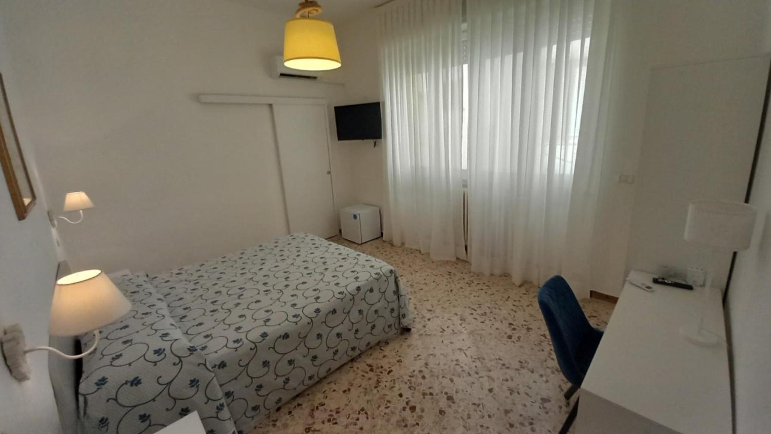 Economy Double Room photo 2