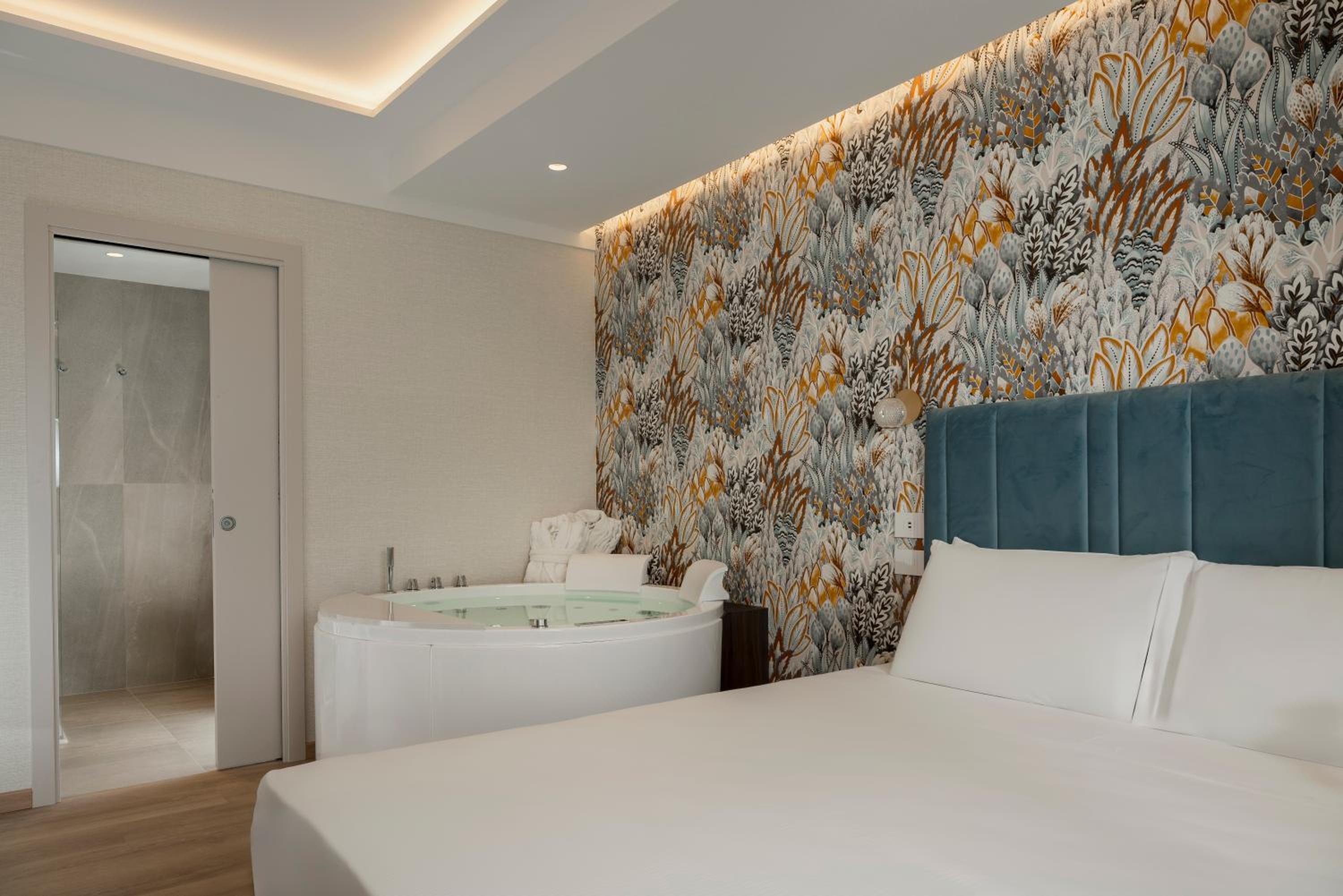 Junior Suite with Balcony photo 3