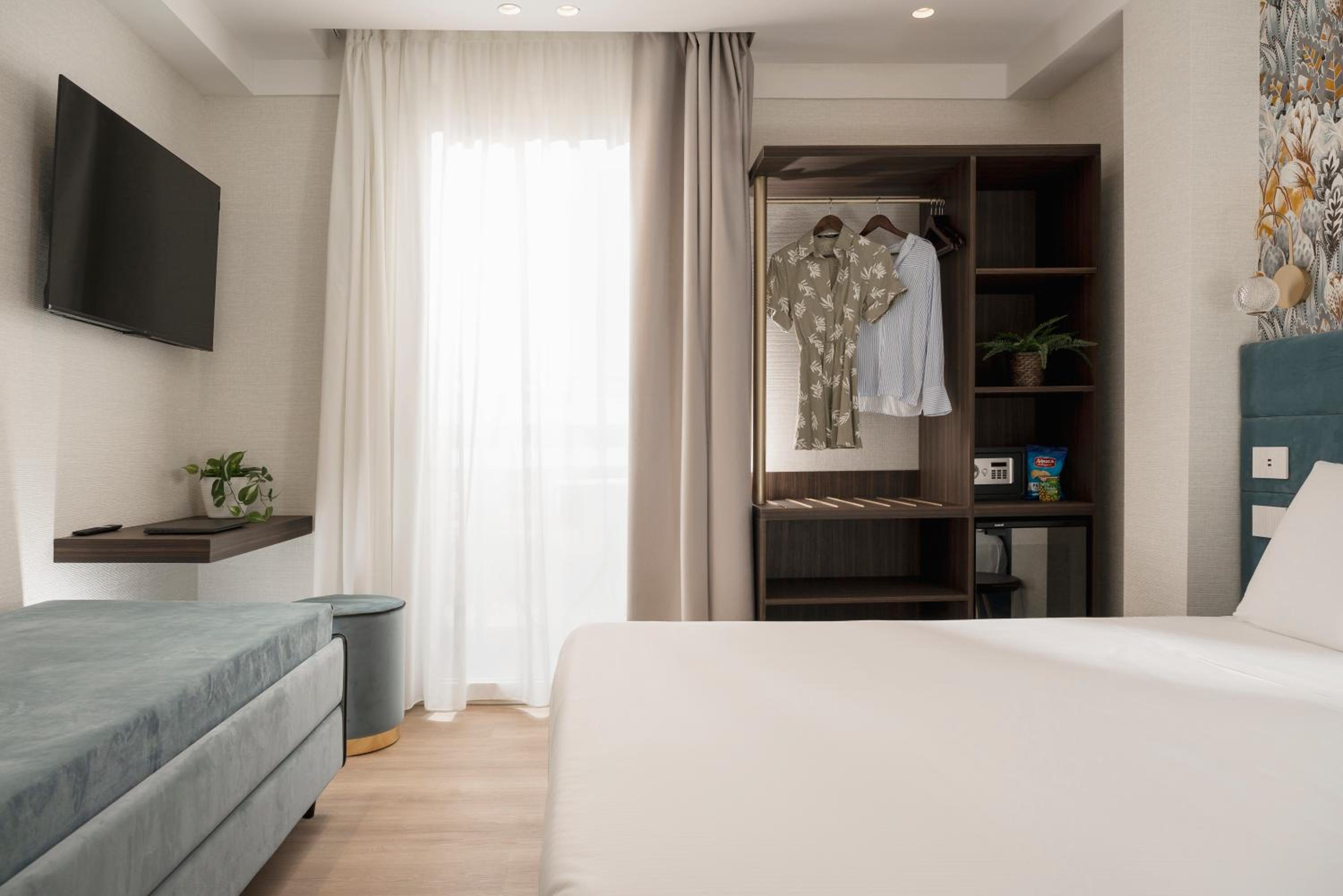 Deluxe Room with Sea Side View photo 3