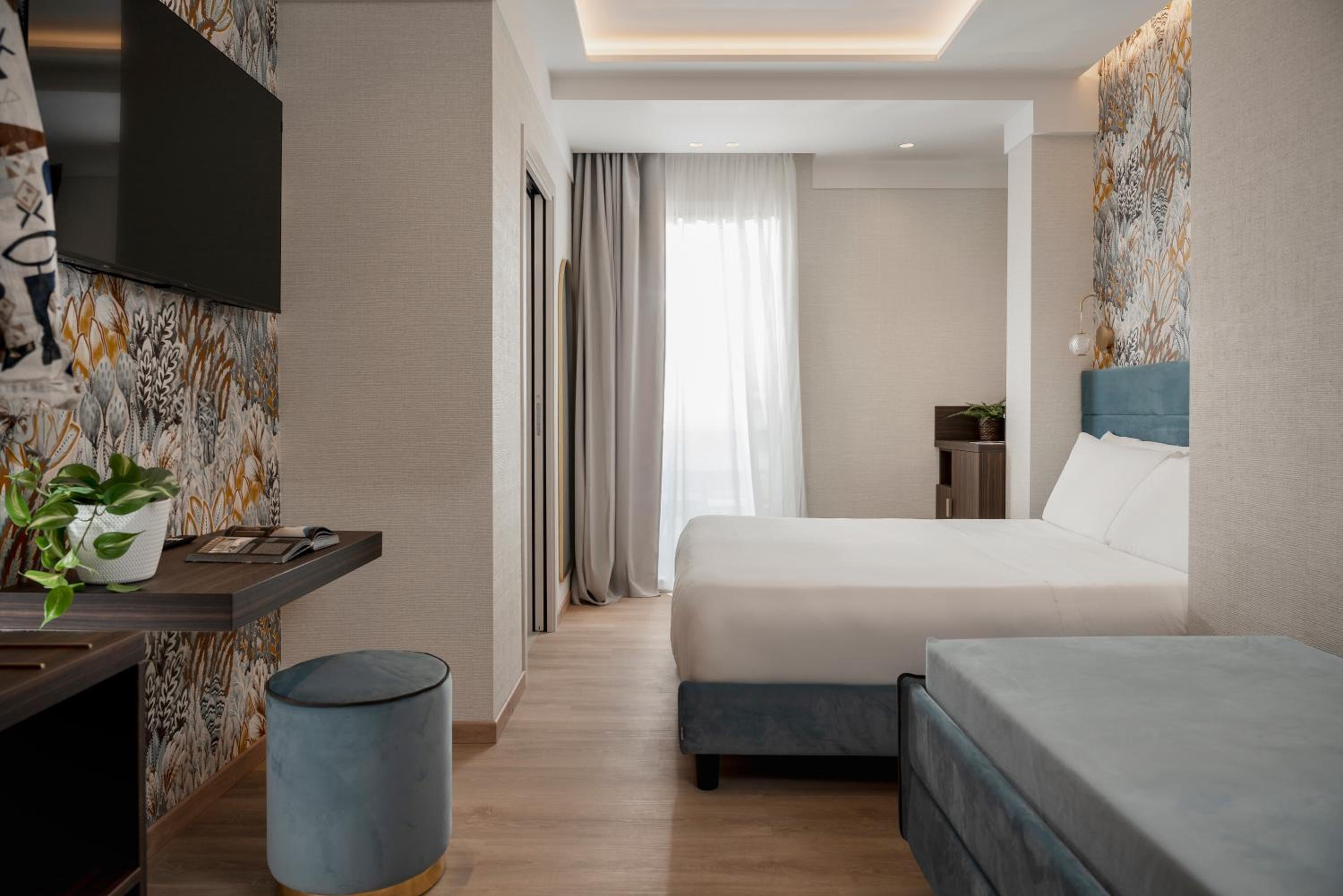 Deluxe Room with Sea Side View photo 2