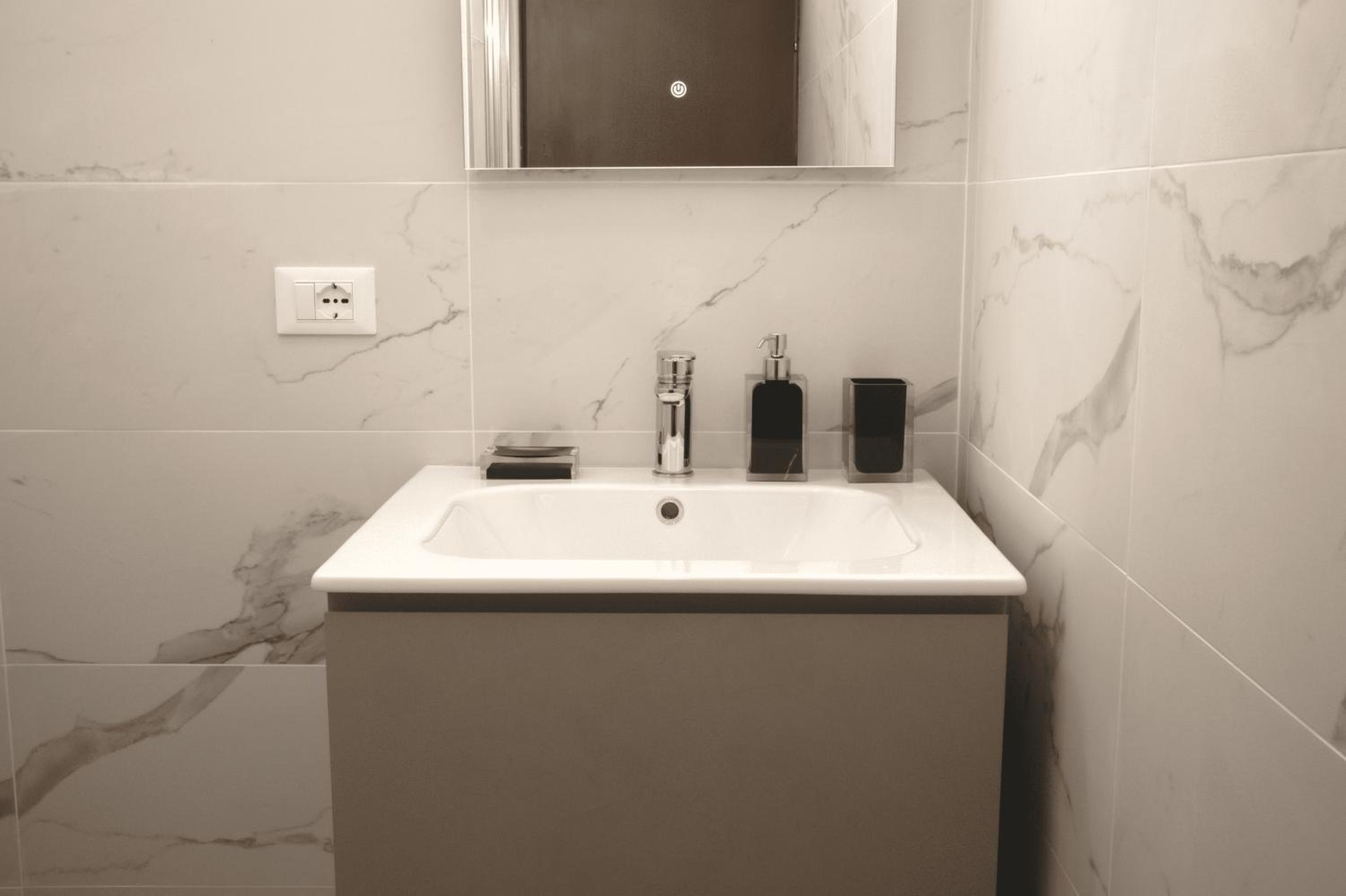 Double Room with Private External Bathroom photo 2