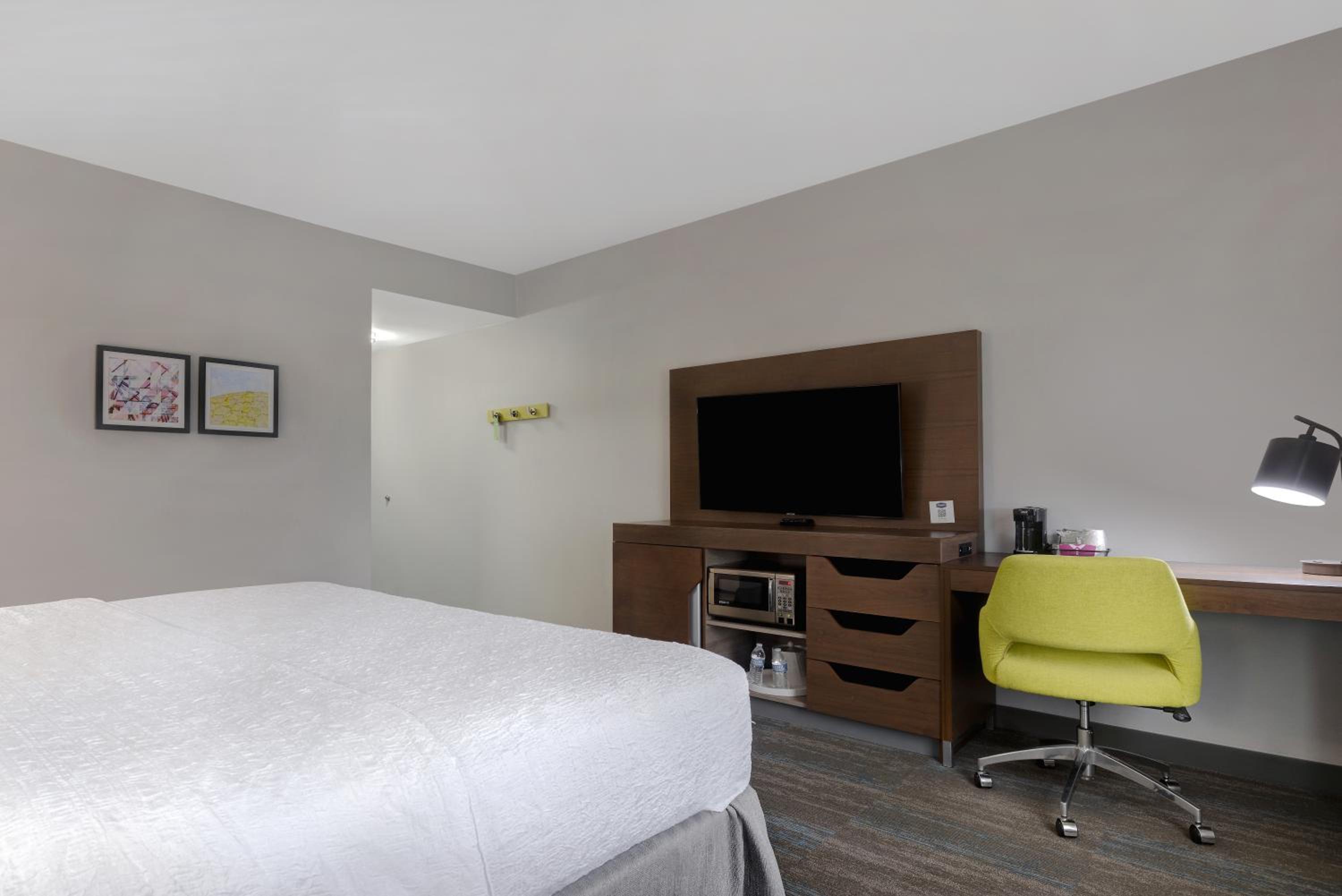 King Room - Hearing Access/Non-Smoking - Photo 2