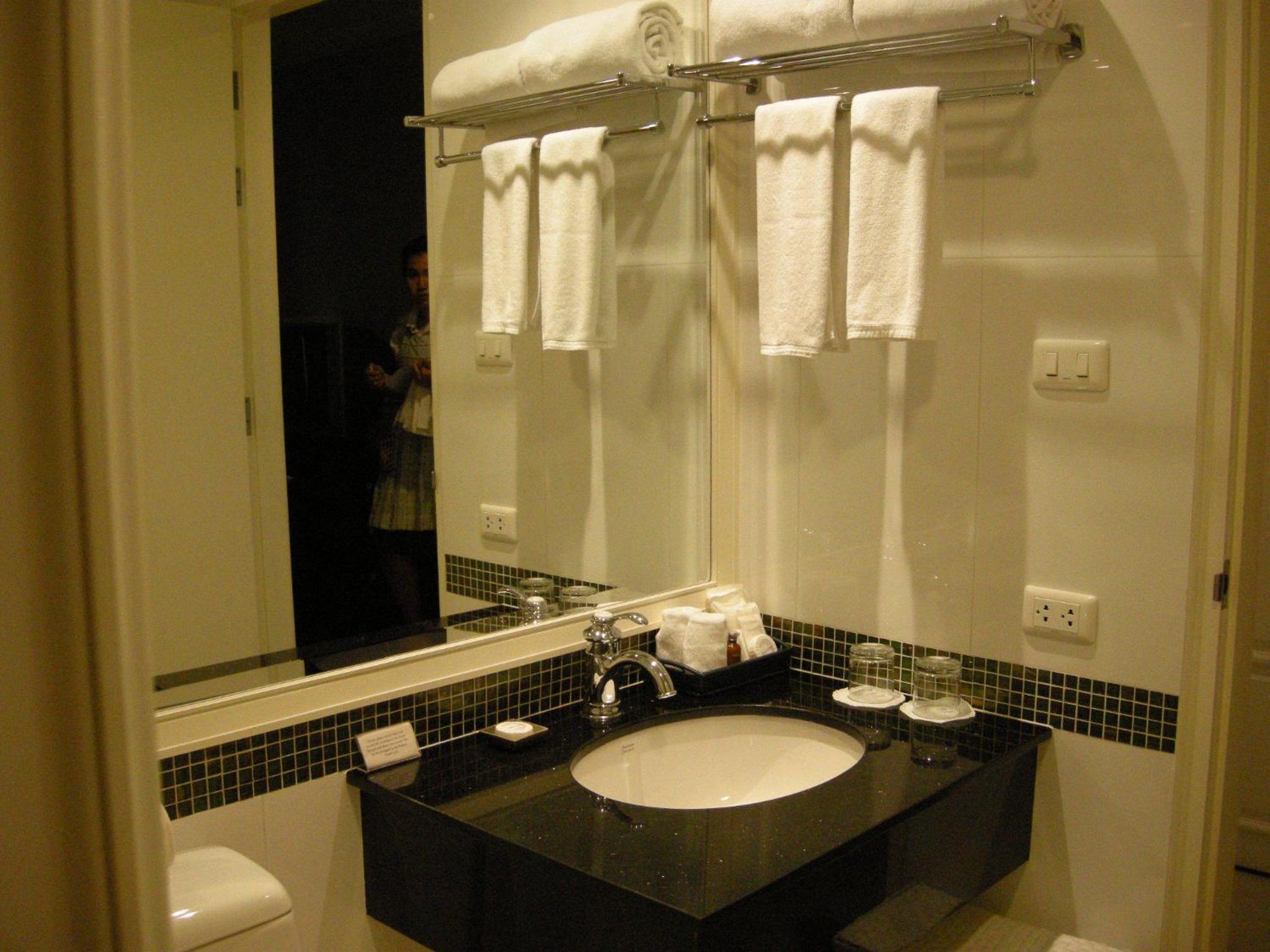 Standard Double or Twin Room with Partial River View  photo 3