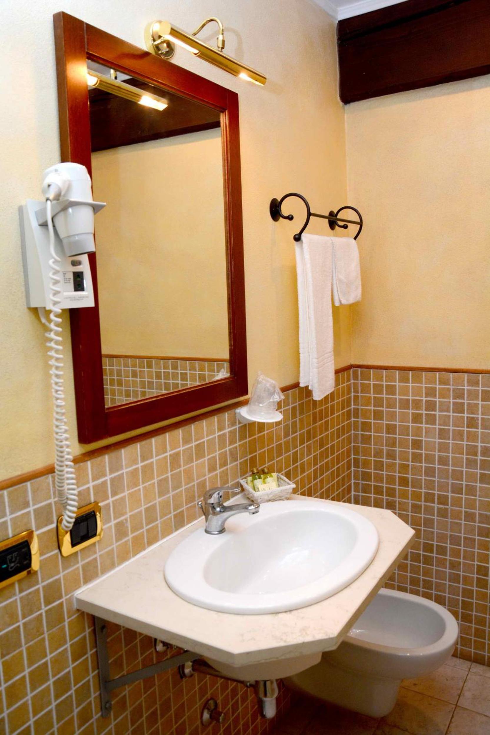 Double or Twin Room photo 2